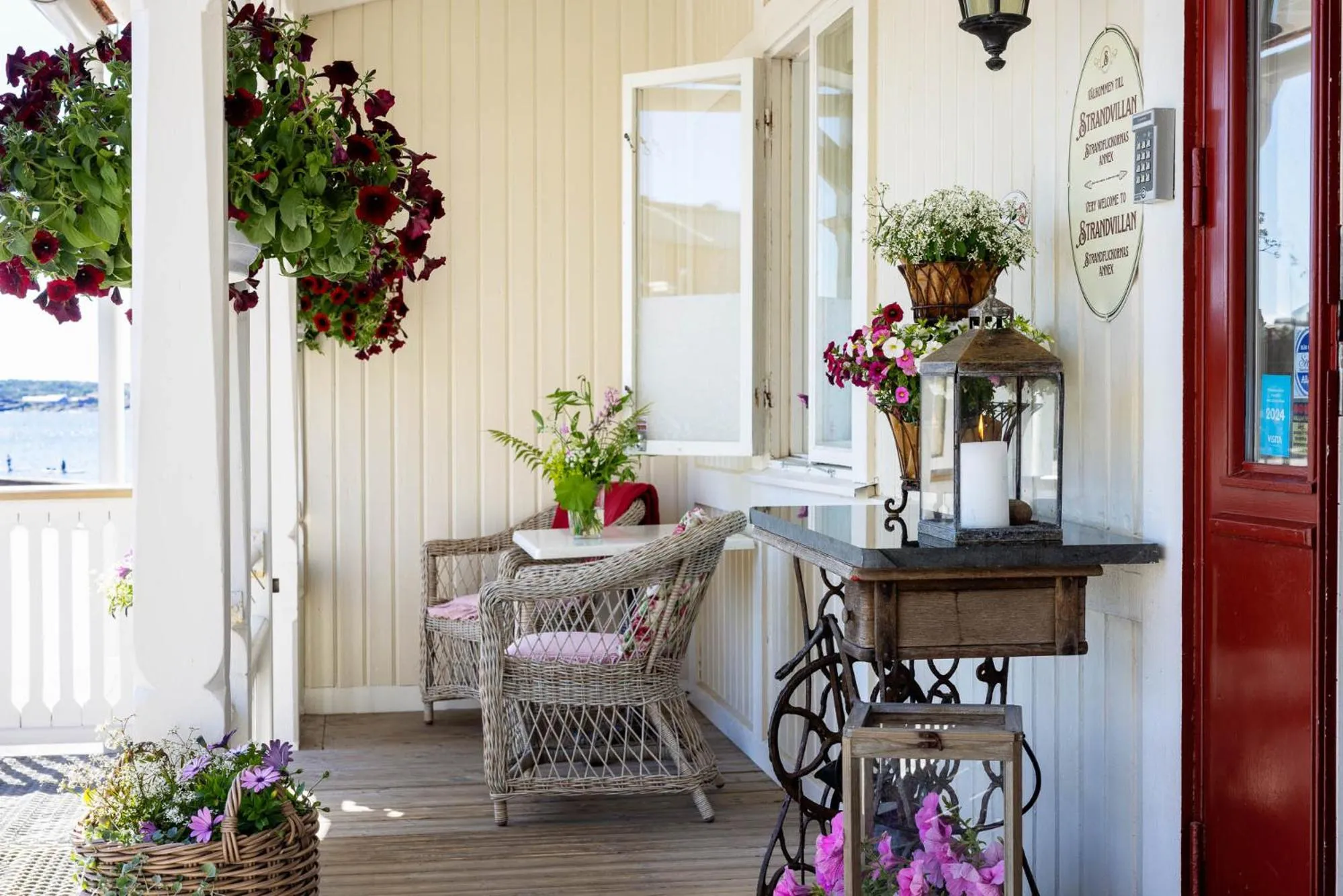 Property building in Strandvillan Hotell och Bed & Breakfast