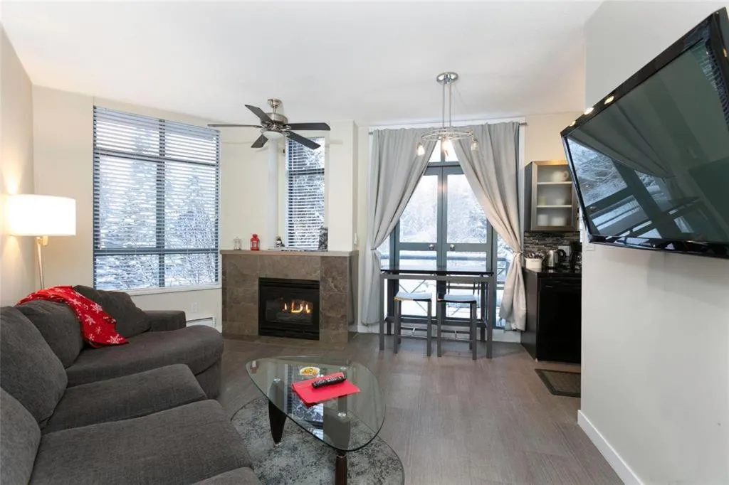 Living room in Alpenglow Lodge by Bill