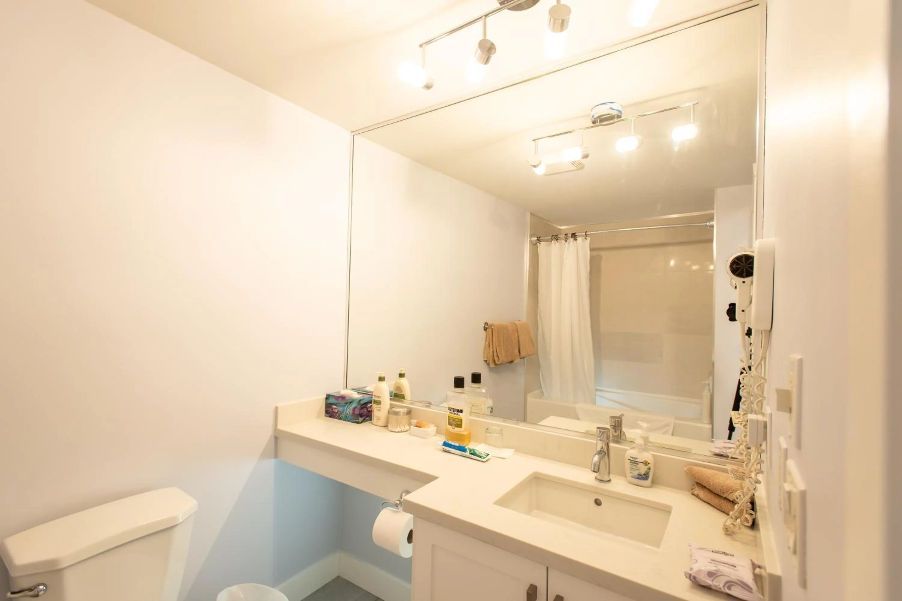 Alpenglow Lodge by Bill