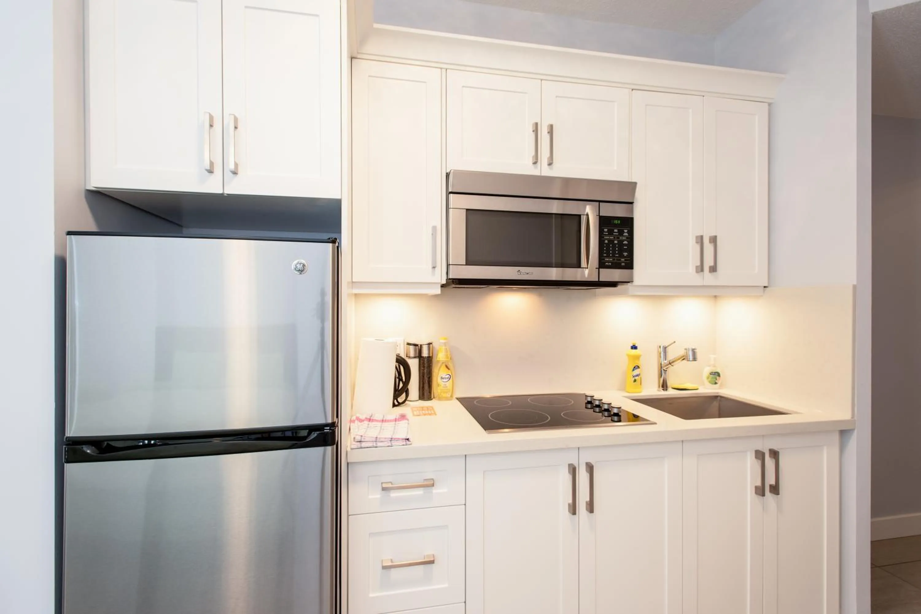 Alpenglow Lodge by Bill