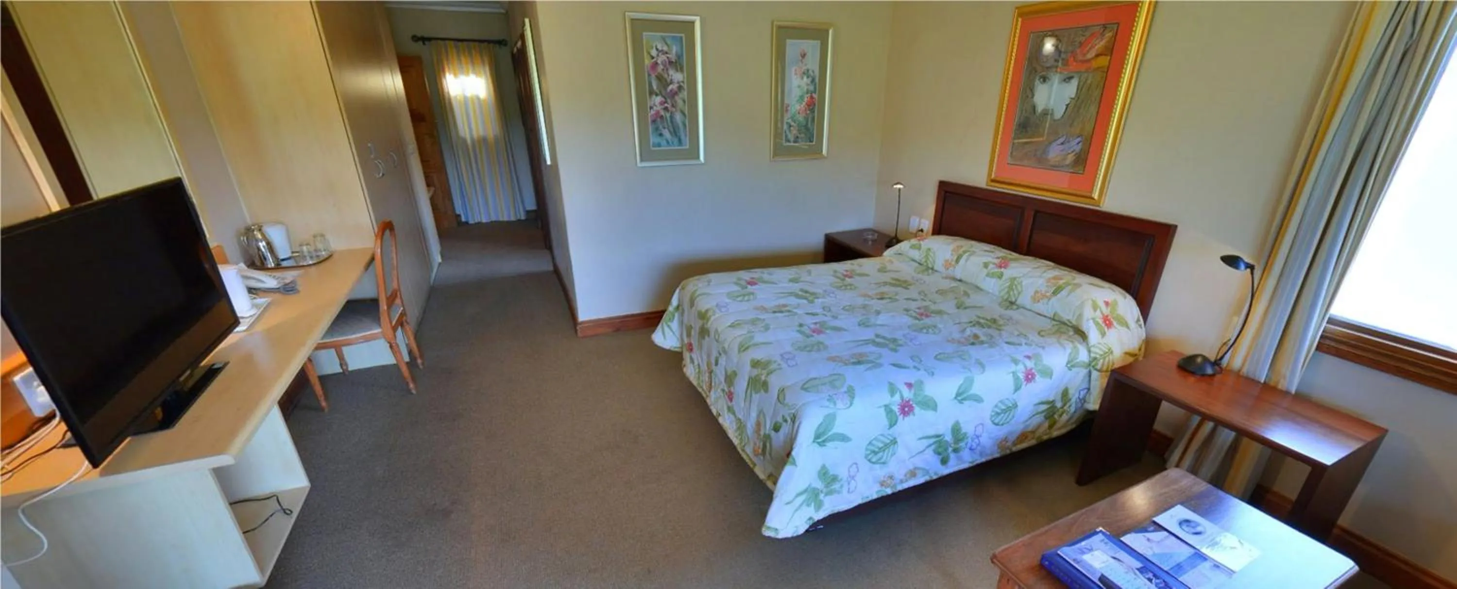 Photo of the whole room, Bed in Magoebaskloof Hotel
