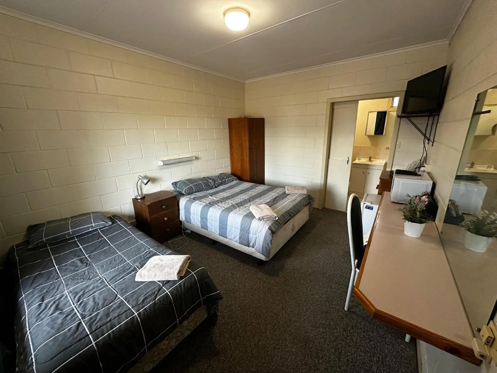 Bed in Wudinna Gawler Ranges Motel and Caravan Park