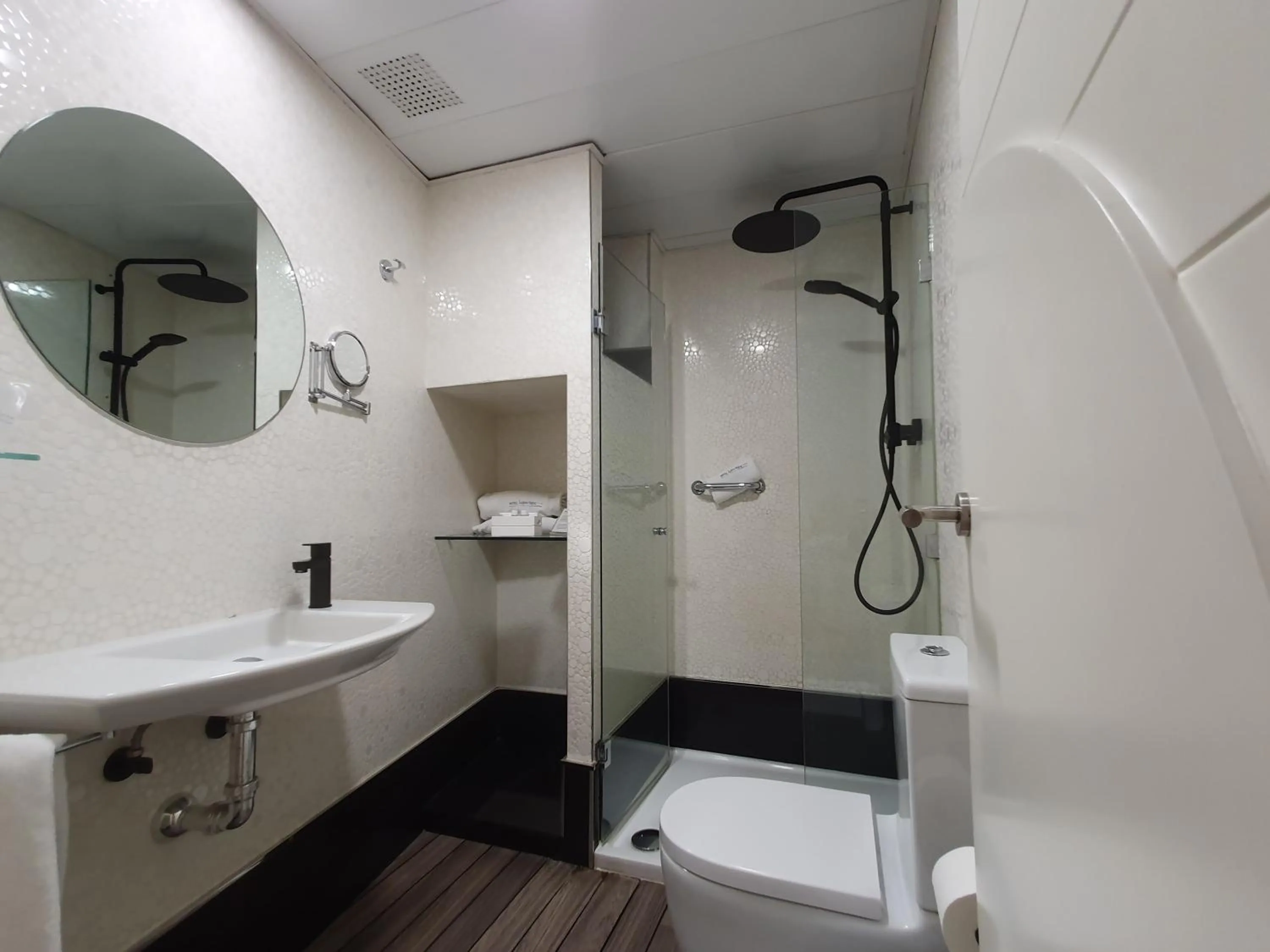 Bathroom in La Boutique Puerta Osario