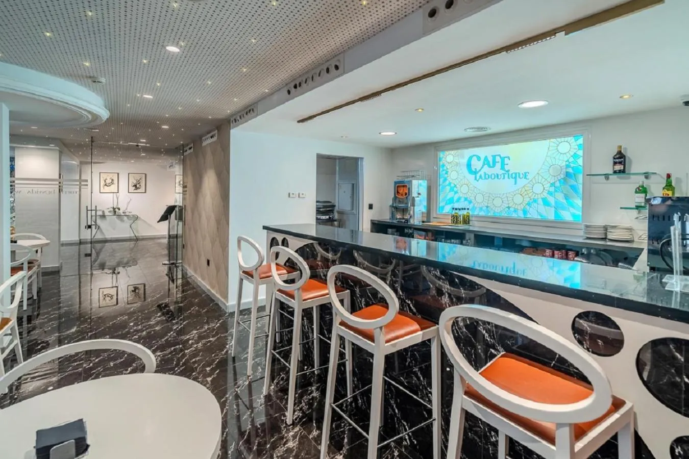 Restaurant/places to eat in La Boutique Puerta Osario