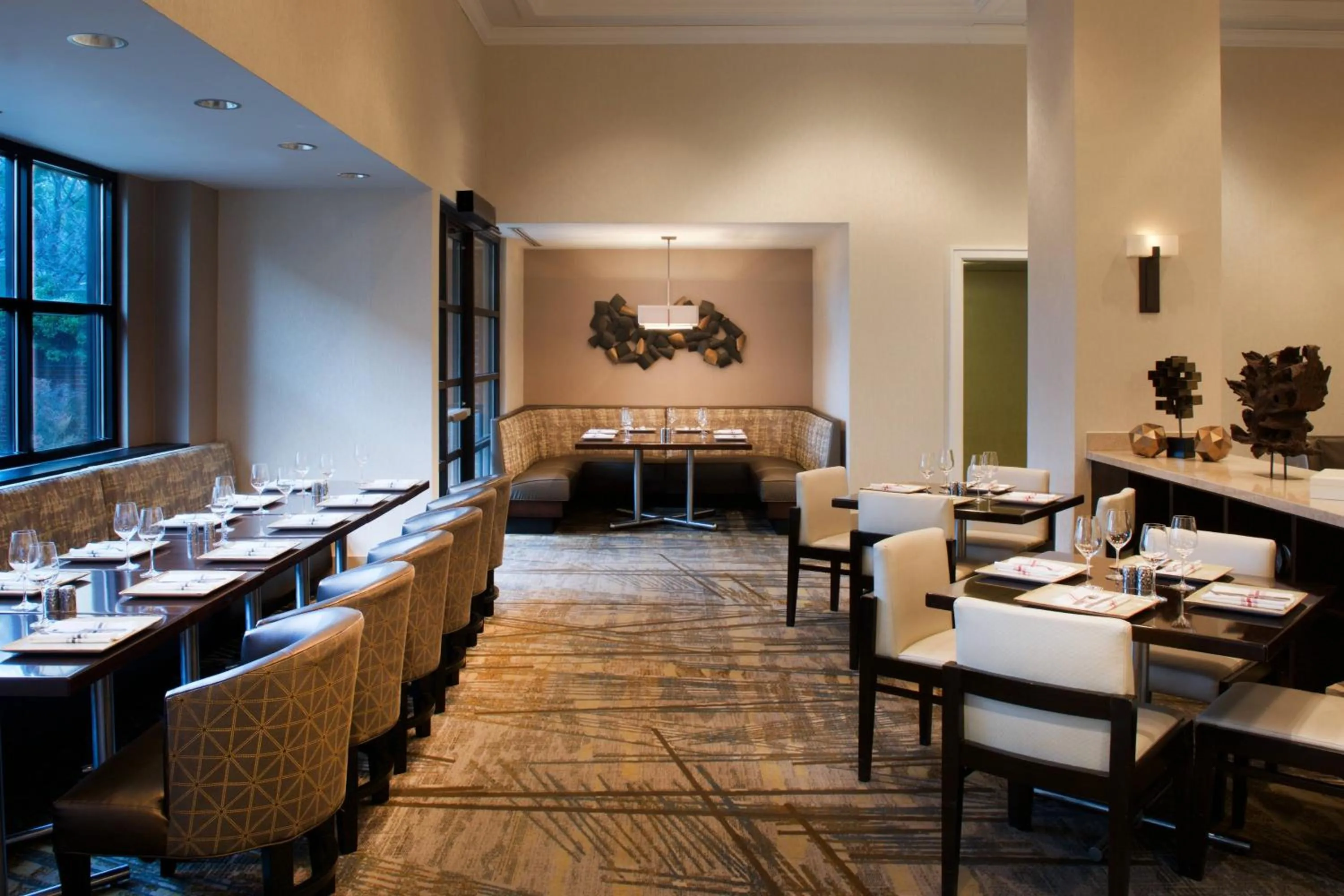 Lounge or bar in Fairfax Marriott at Fair Oaks