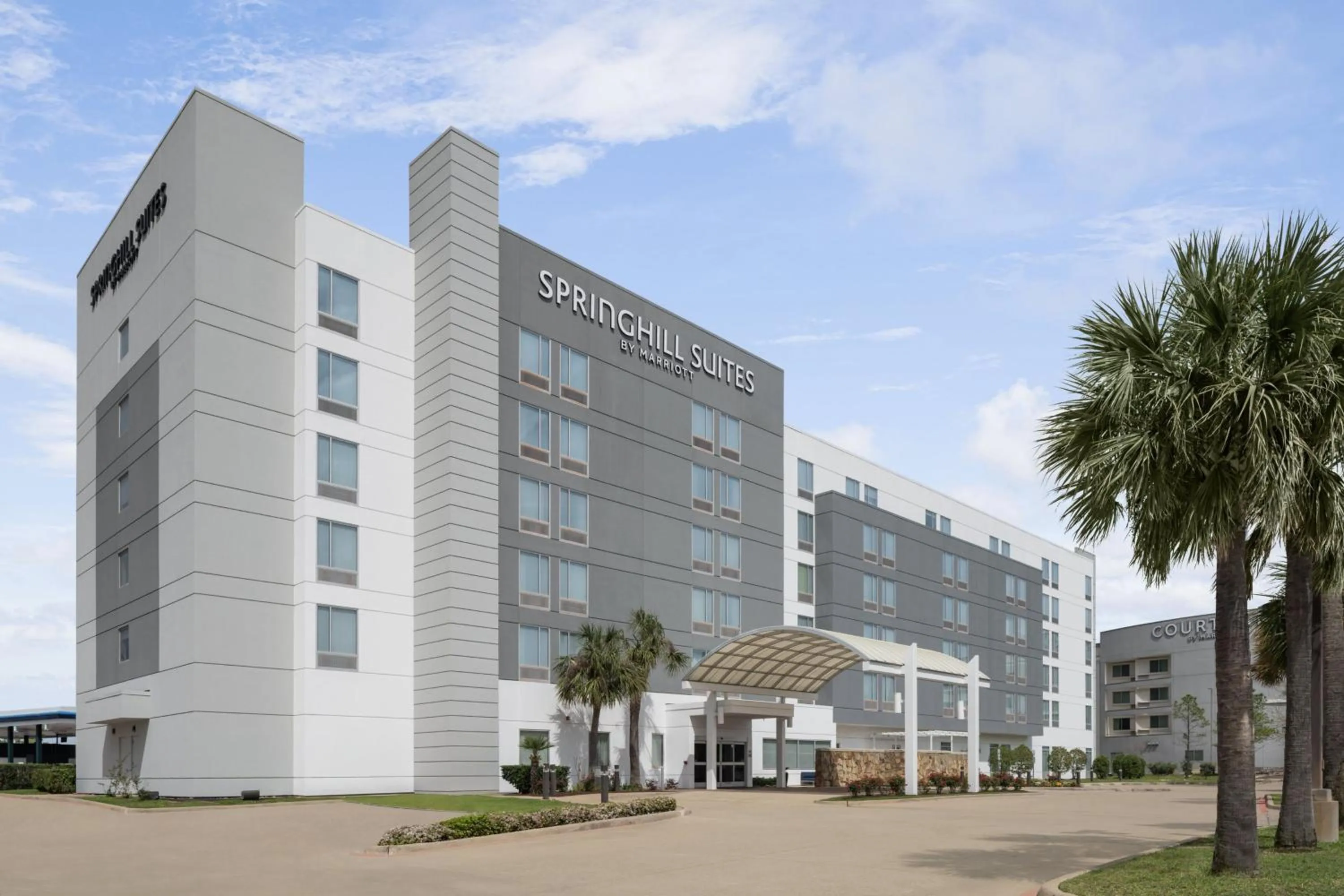 Property building in SpringHill Suites Houston Intercontinental Airport