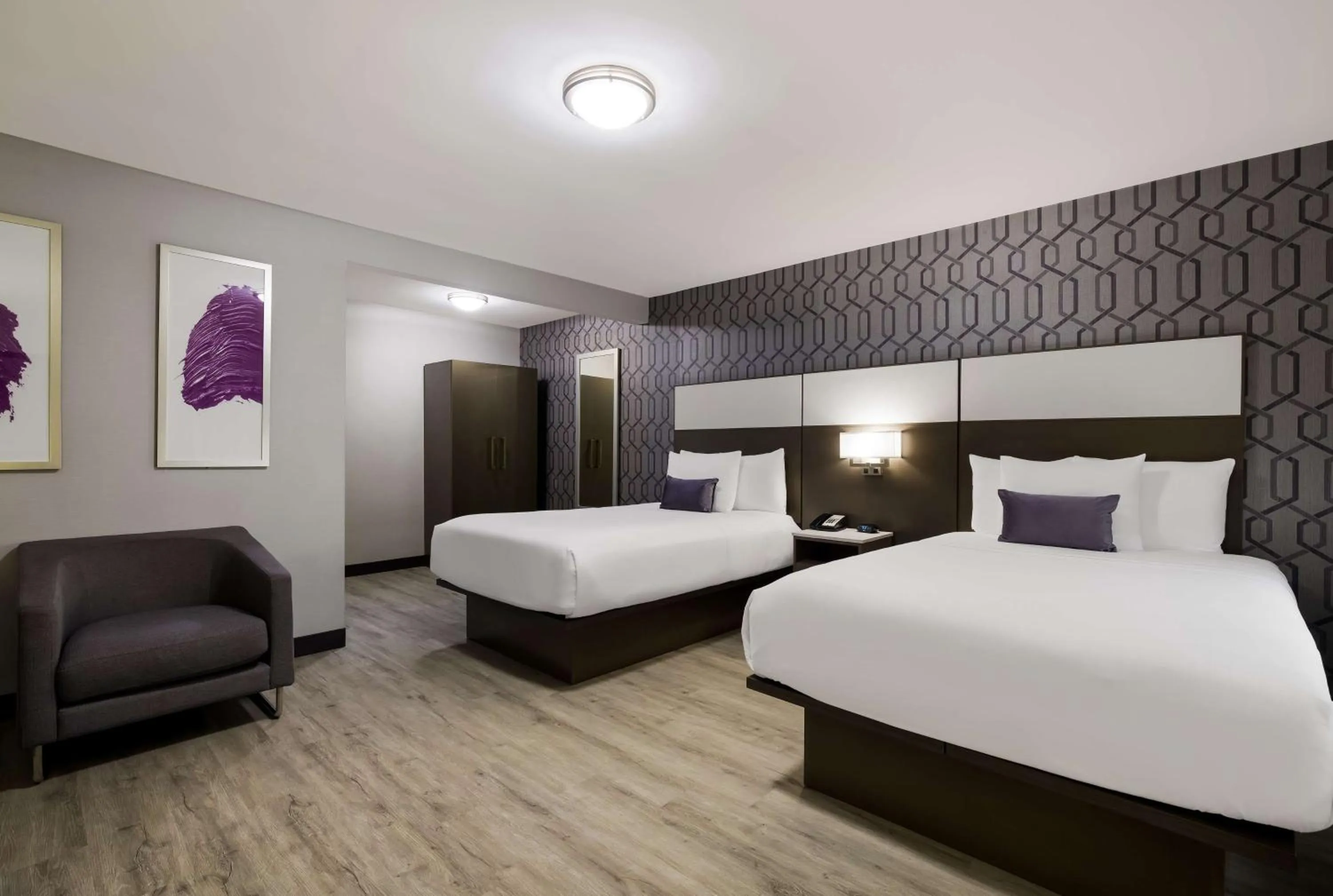 Bedroom, Bed in Sunset West Hotel, SureStay Collection By Best Western