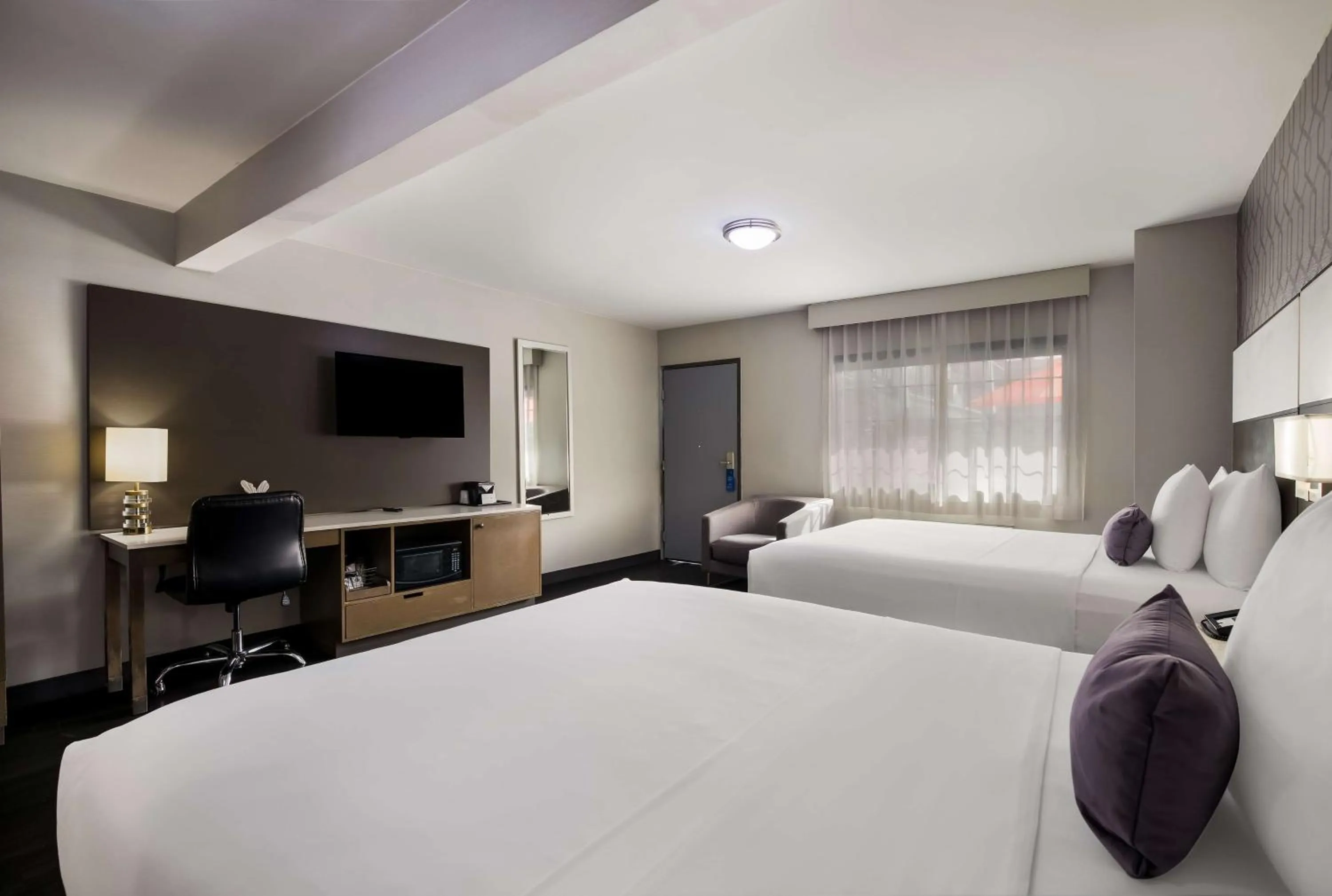 Bedroom, Bed in Sunset West Hotel, SureStay Collection By Best Western