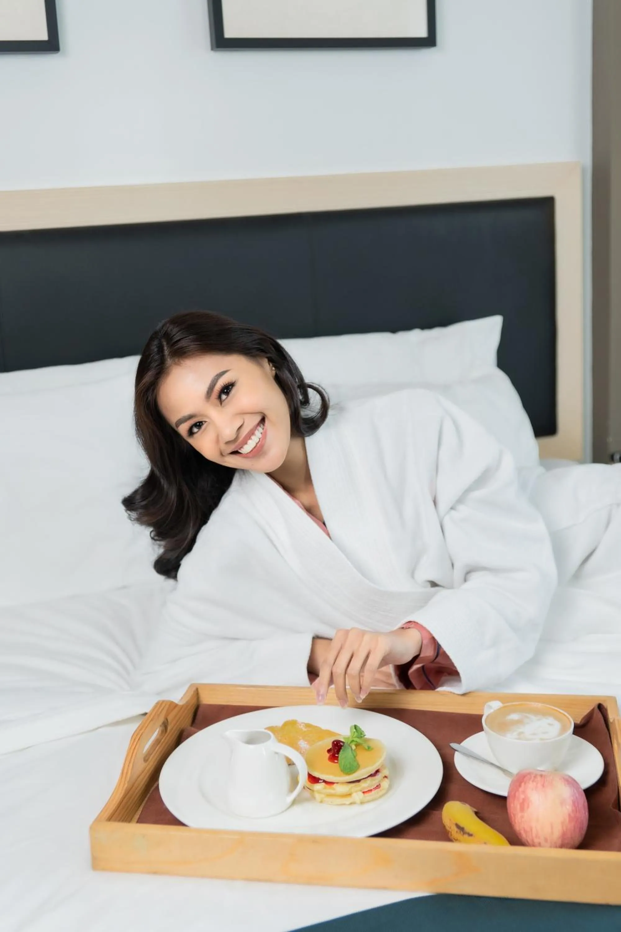 Property building, Bed in Seda Capitol Central Hotel