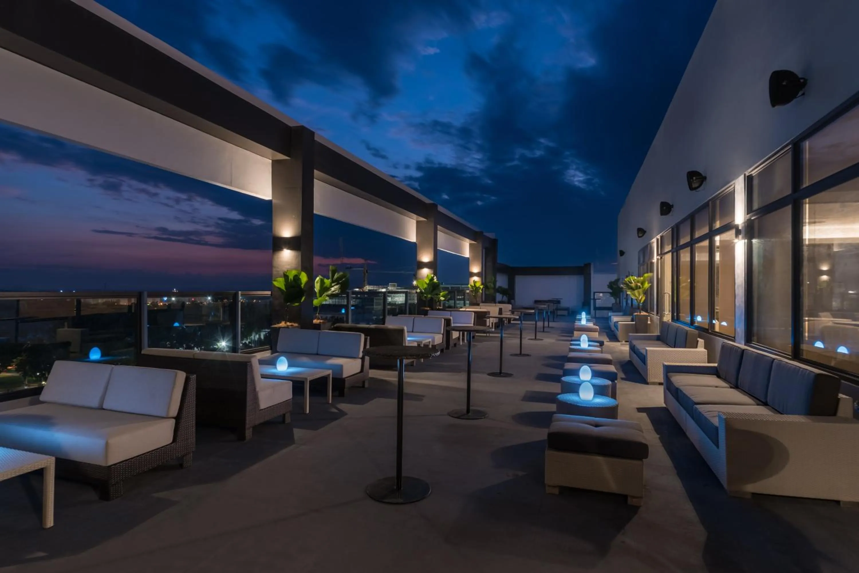 Restaurant/places to eat in Seda Capitol Central Hotel