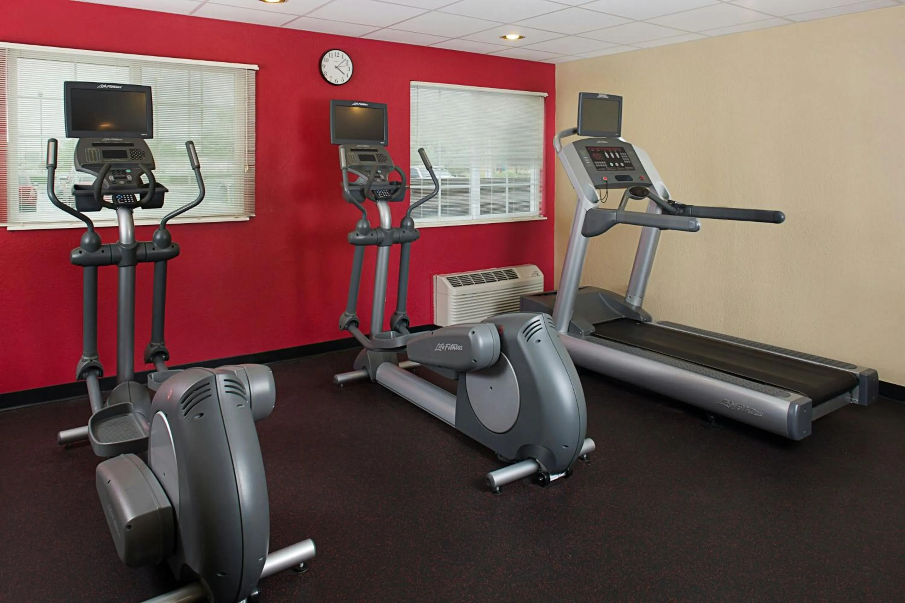 Fitness centre/facilities in TownePlace Suites Wichita East