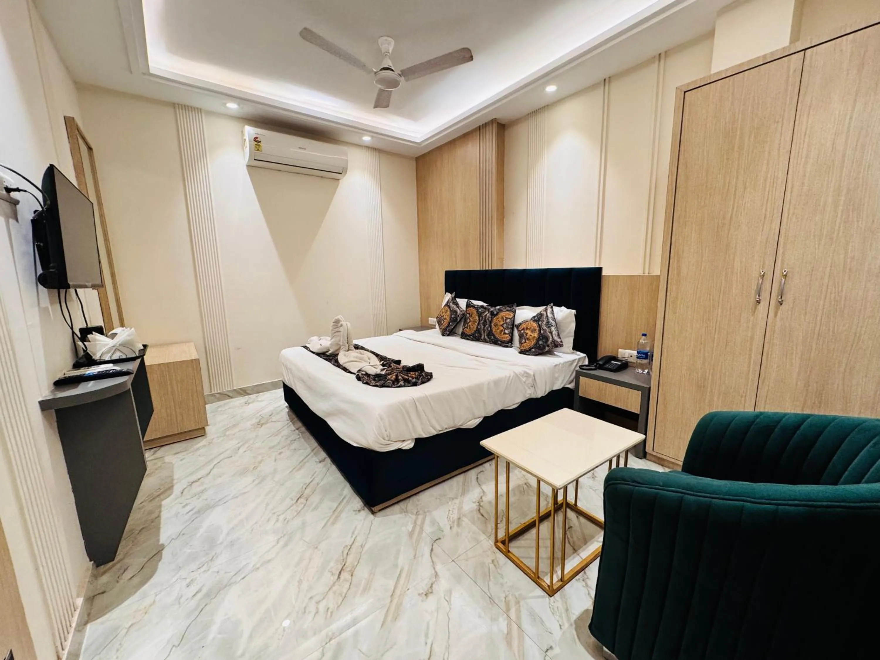 air conditioner, Bed in Hotel 51