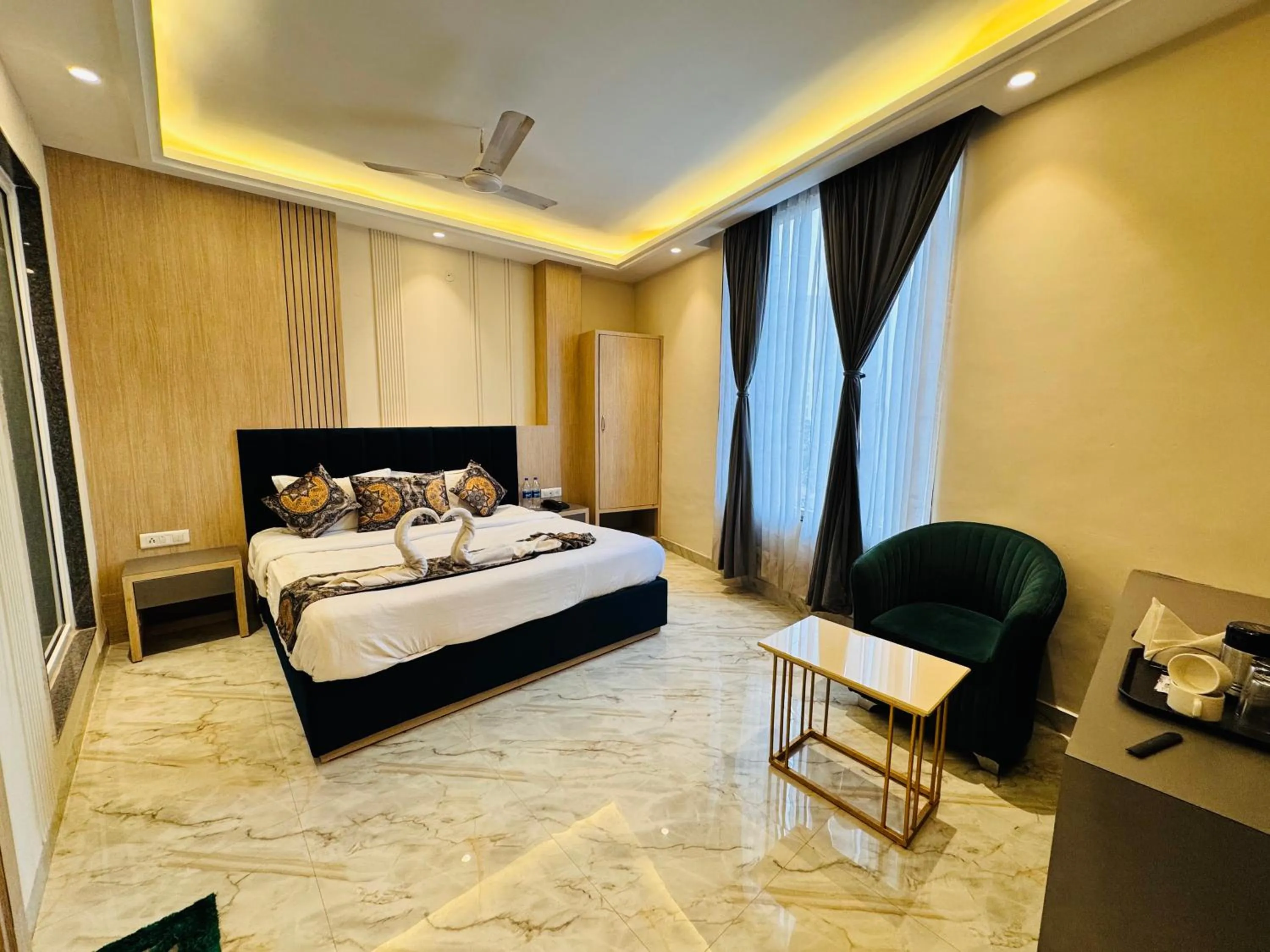 Photo of the whole room, Bed in Hotel 51