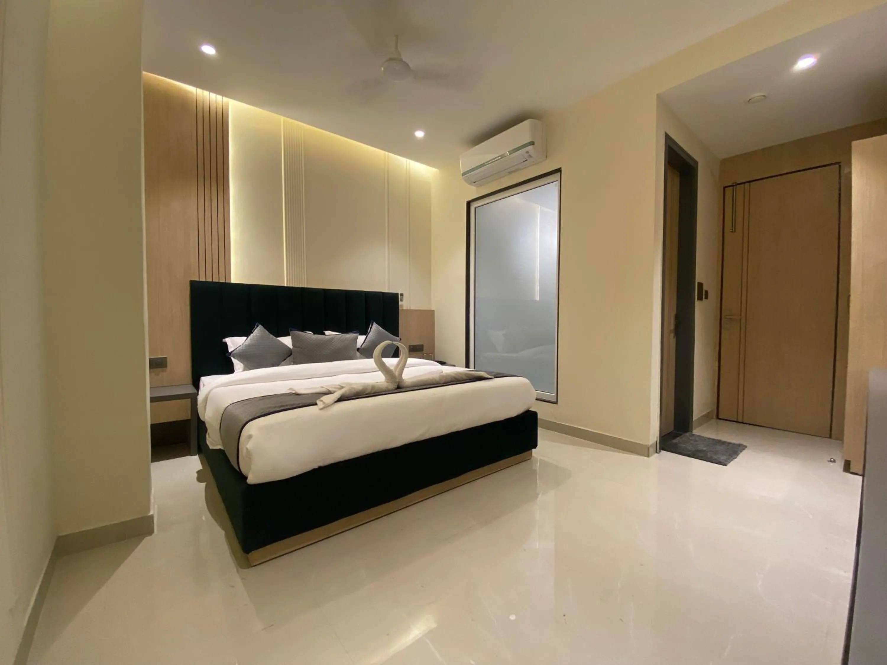 room service, Bed in Hotel 51