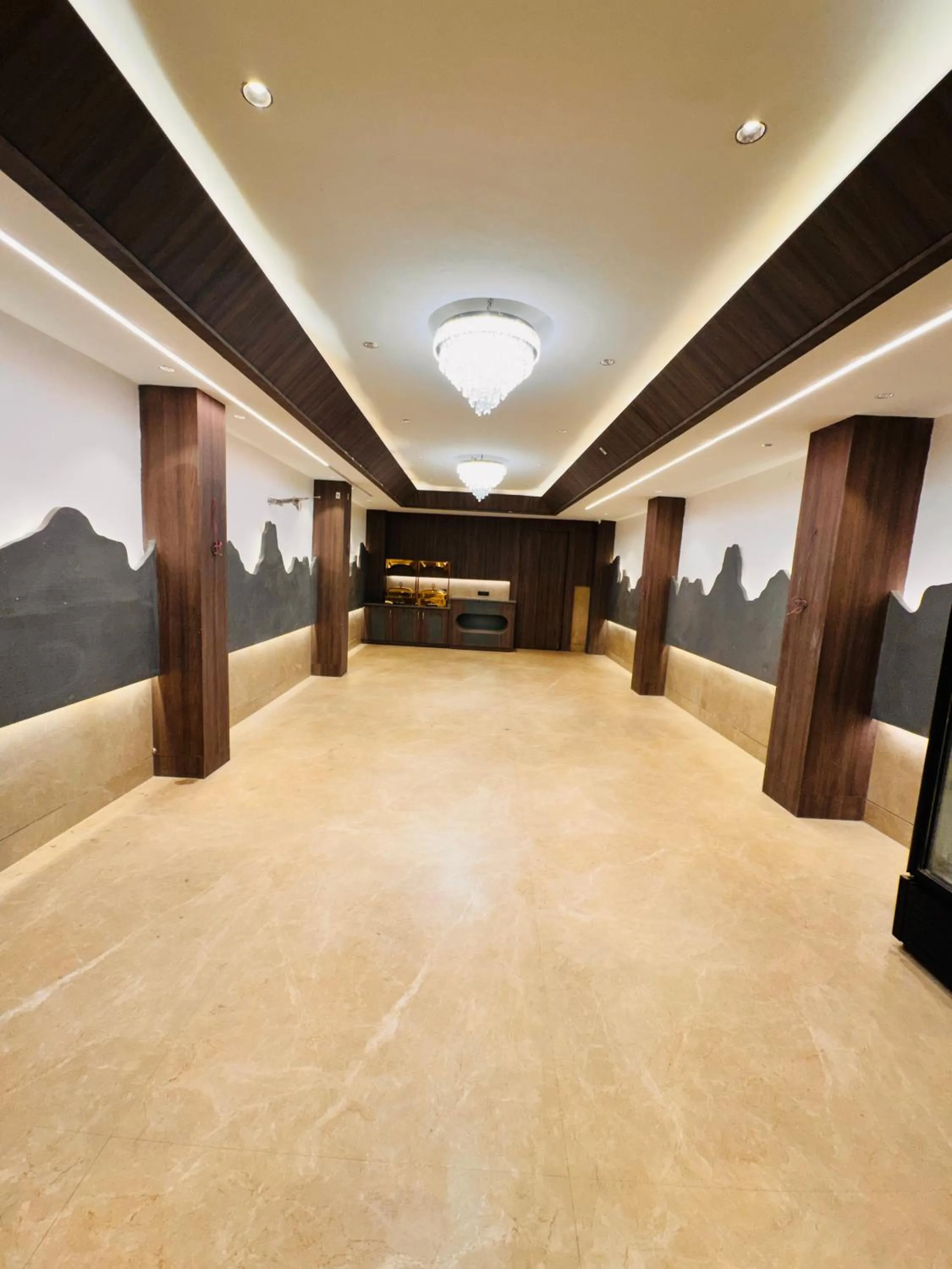 Restaurant/places to eat in Hotel 51