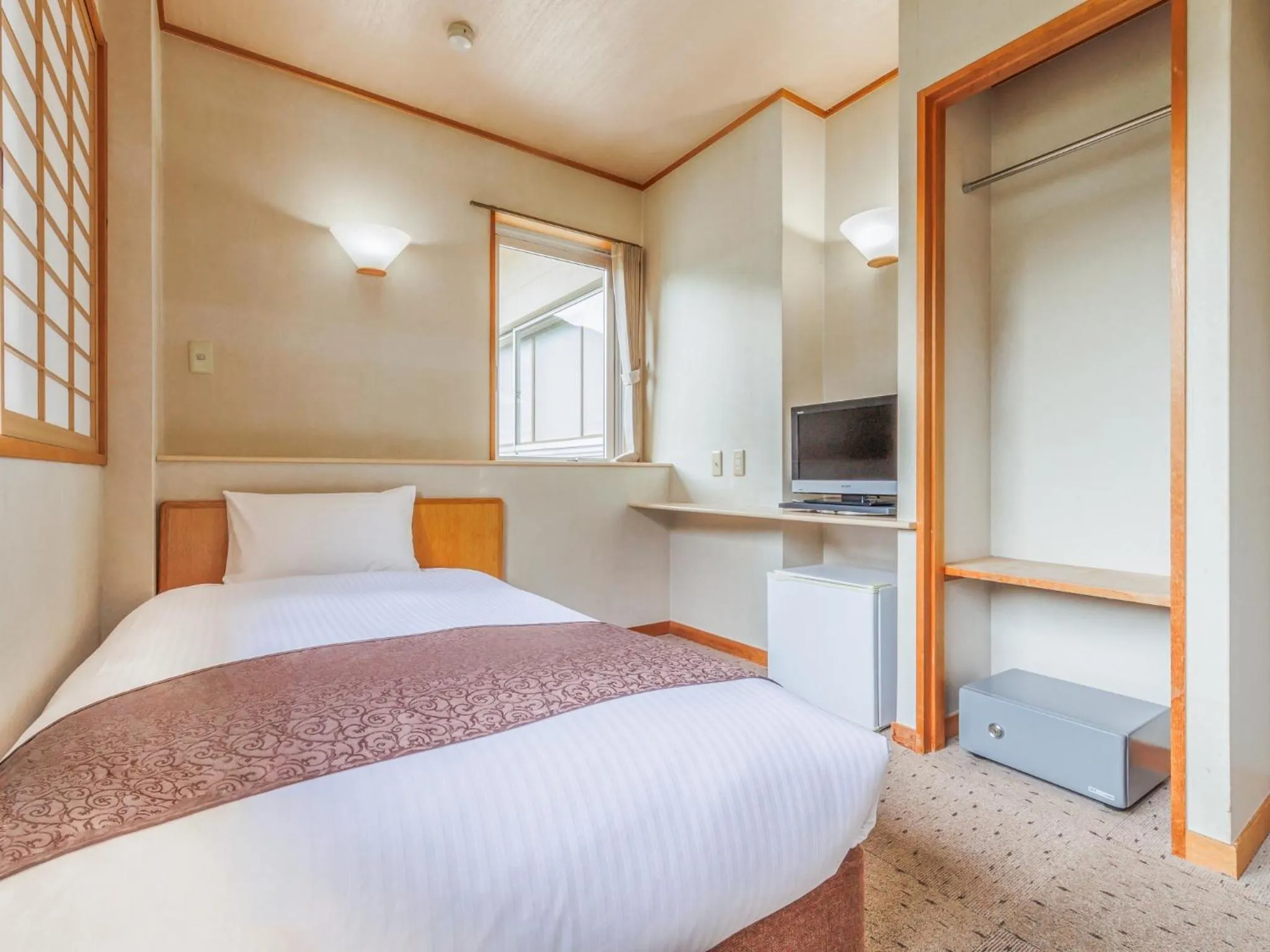 Photo of the whole room, Bed in KAMENOI HOTEL Akita Yuze