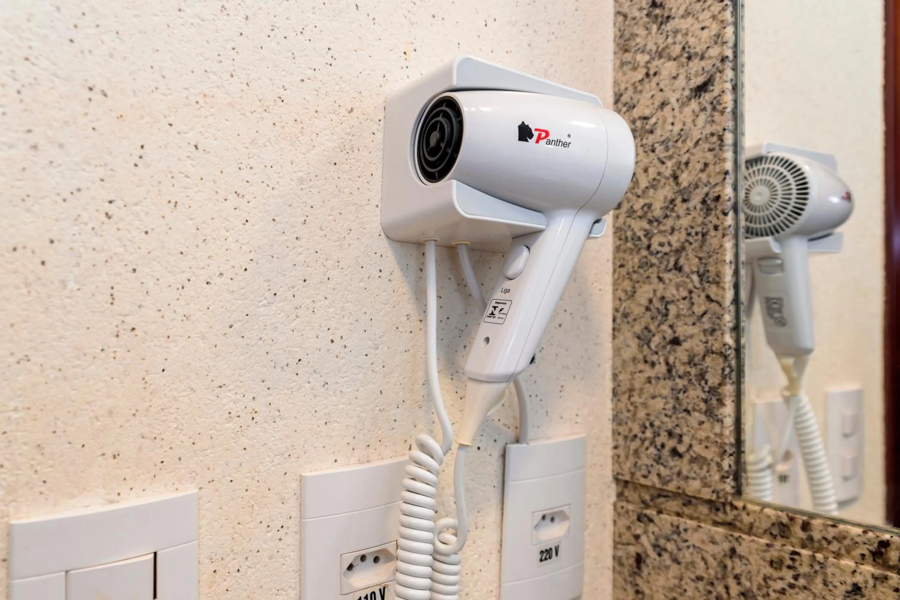 Bathroom in Comfort Suites Brasília