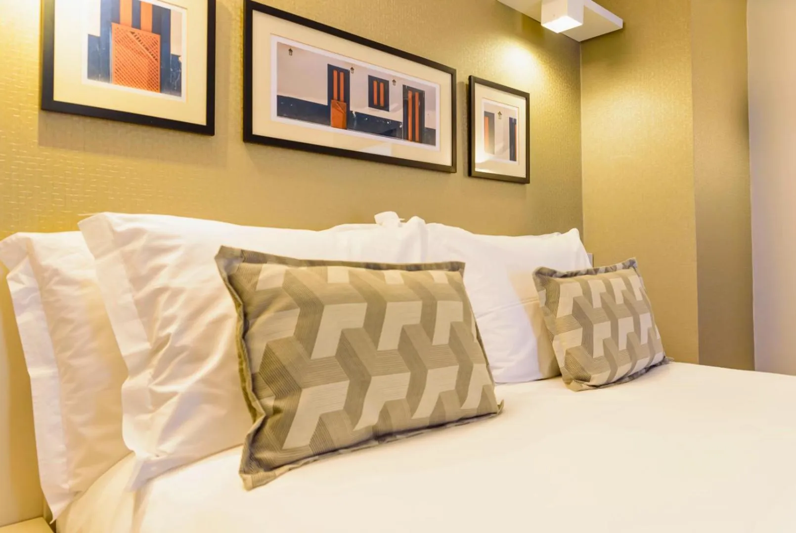 Bed in Comfort Suites Brasília