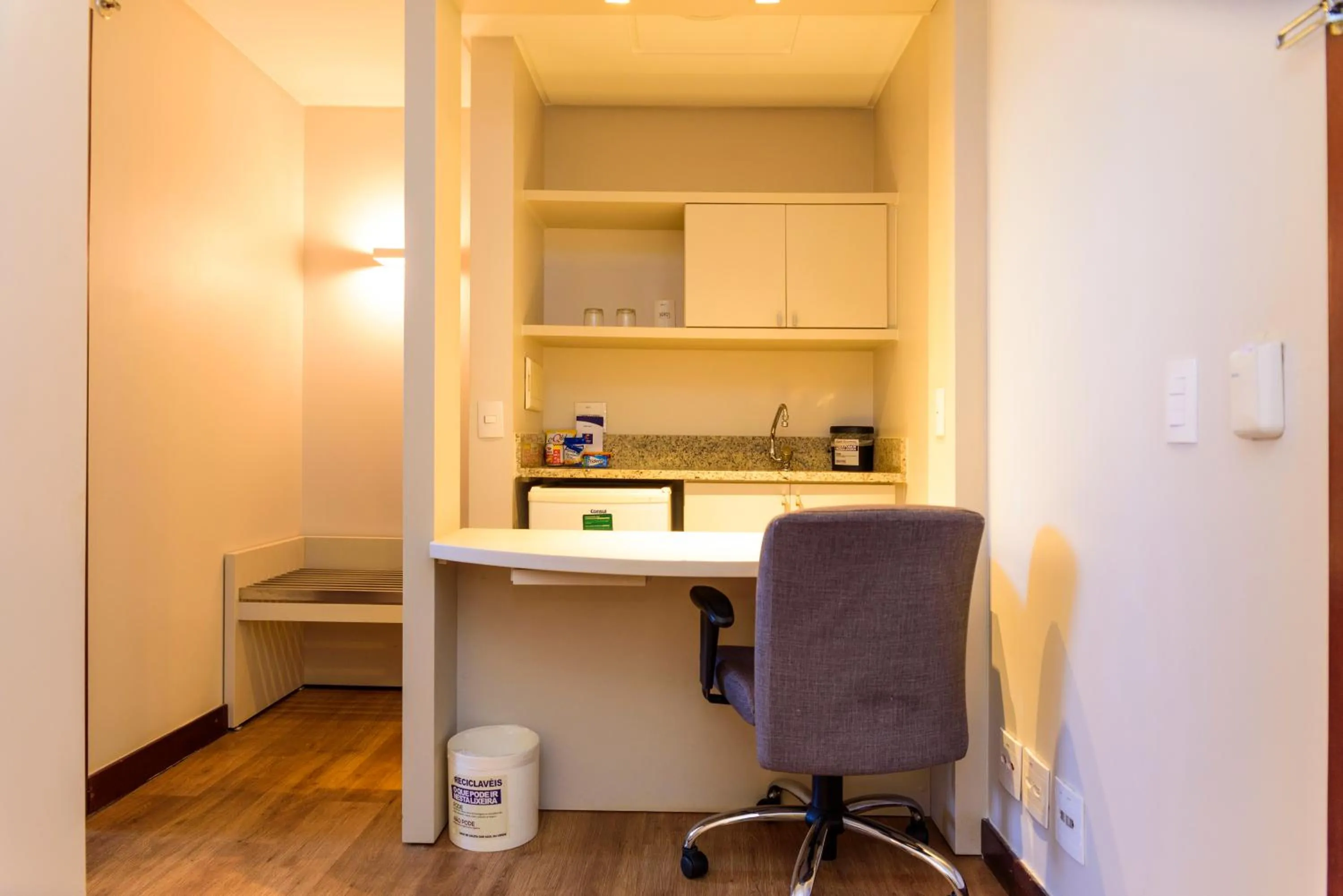 Kitchen or kitchenette in Comfort Suites Brasília