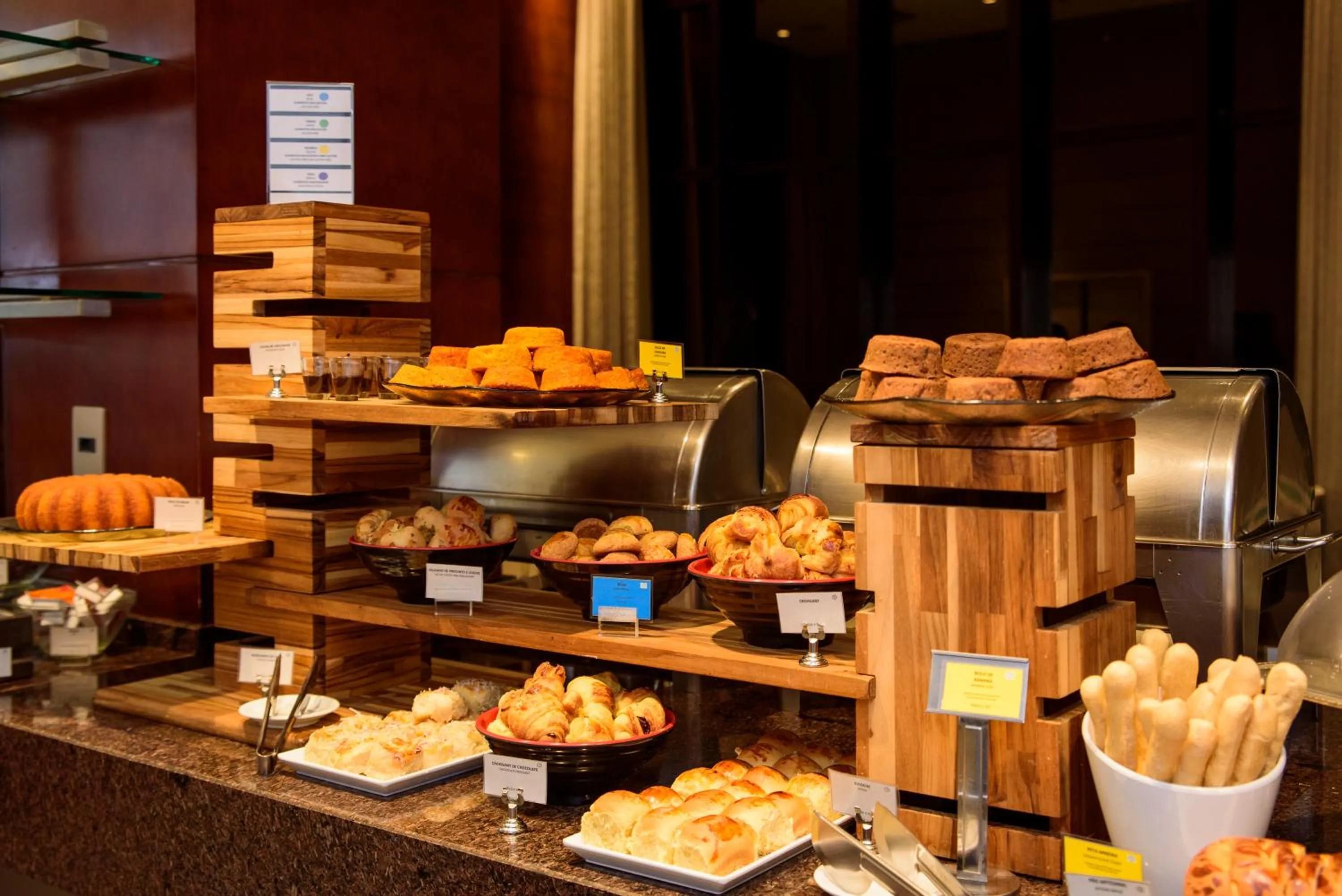 Buffet breakfast in Comfort Suites Brasília