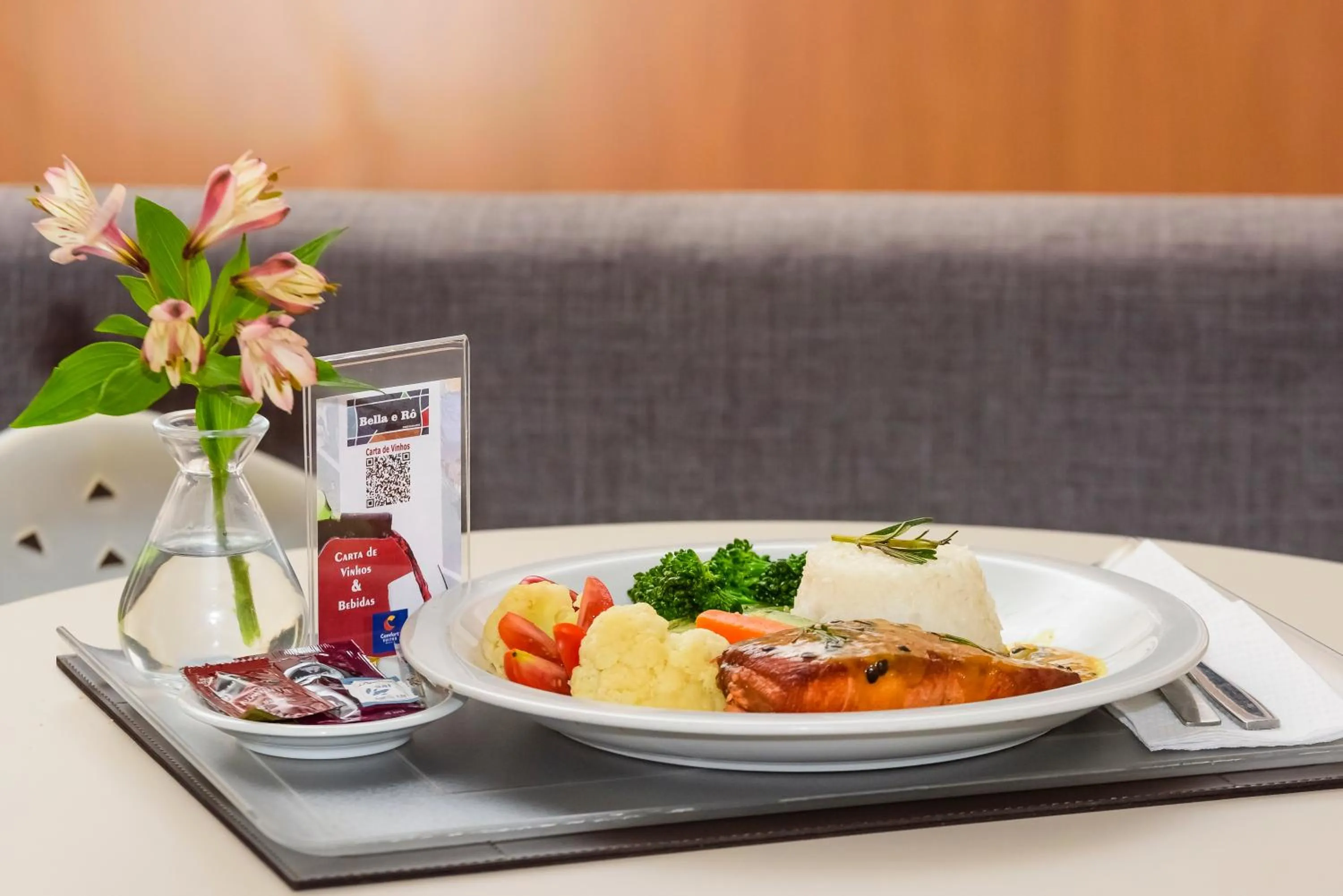 room service in Comfort Suites Brasília