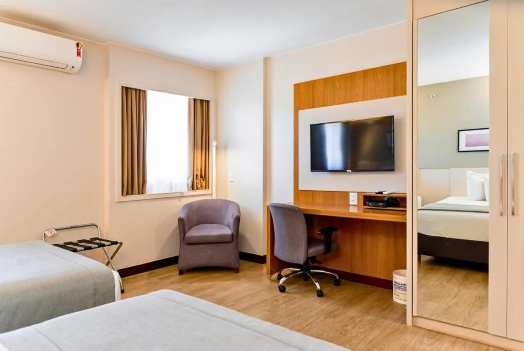 TV and multimedia, Bed in Comfort Suites Brasília