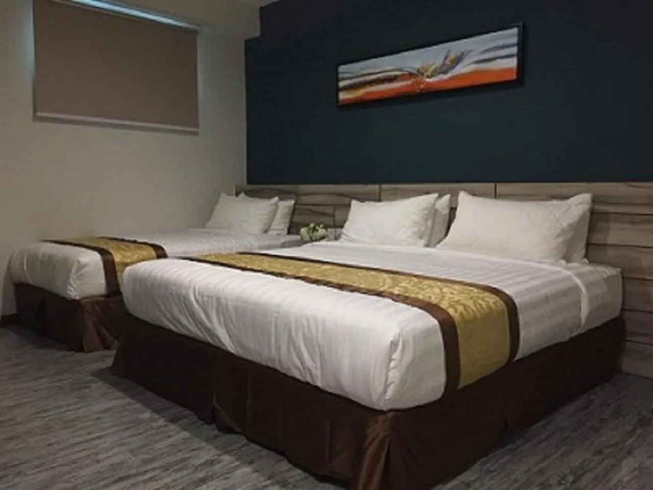 Bed in Meriton Inn