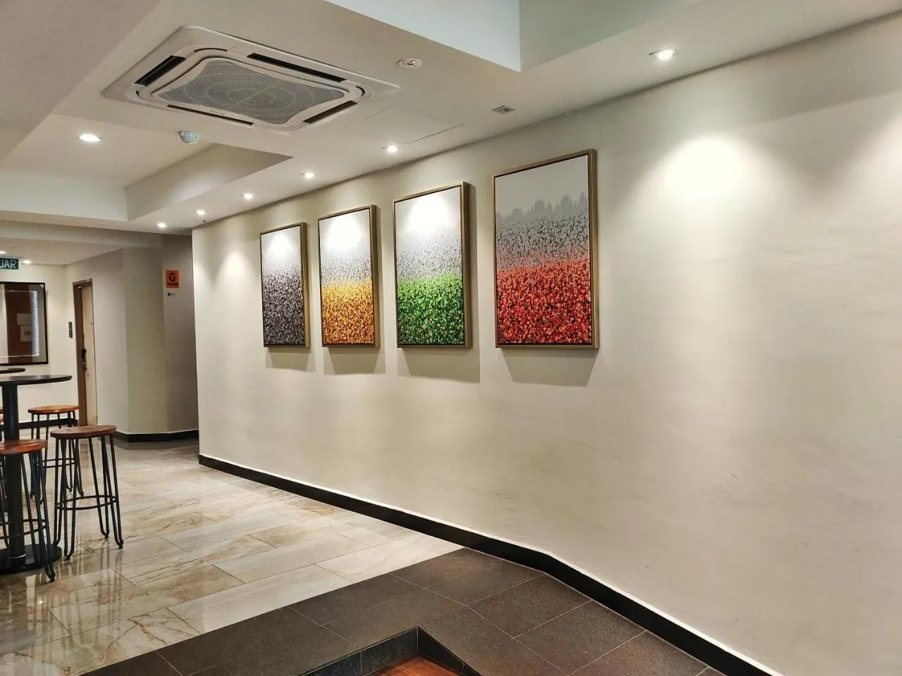 Lobby or reception in Meriton Inn