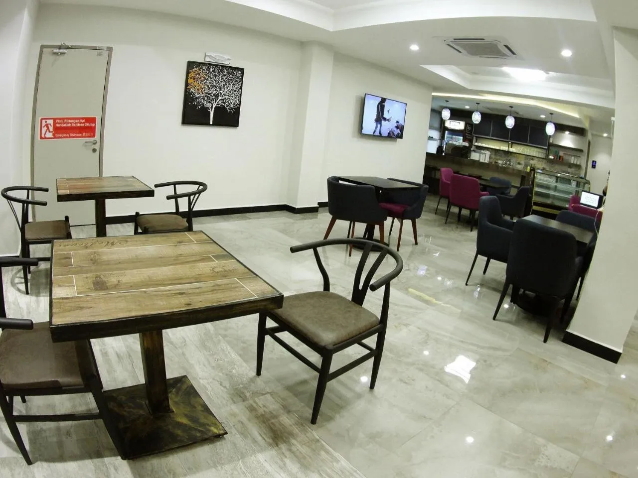 Restaurant/places to eat in Meriton Inn