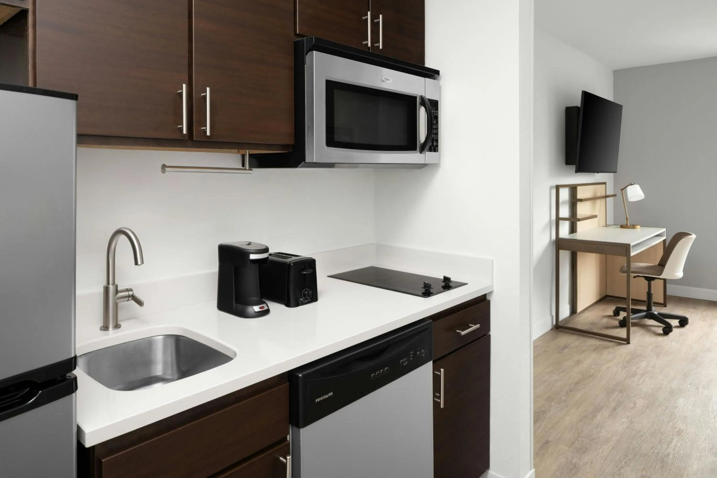 Kitchen or kitchenette in TownePlace Suites Wilmington Wrightsville Beach