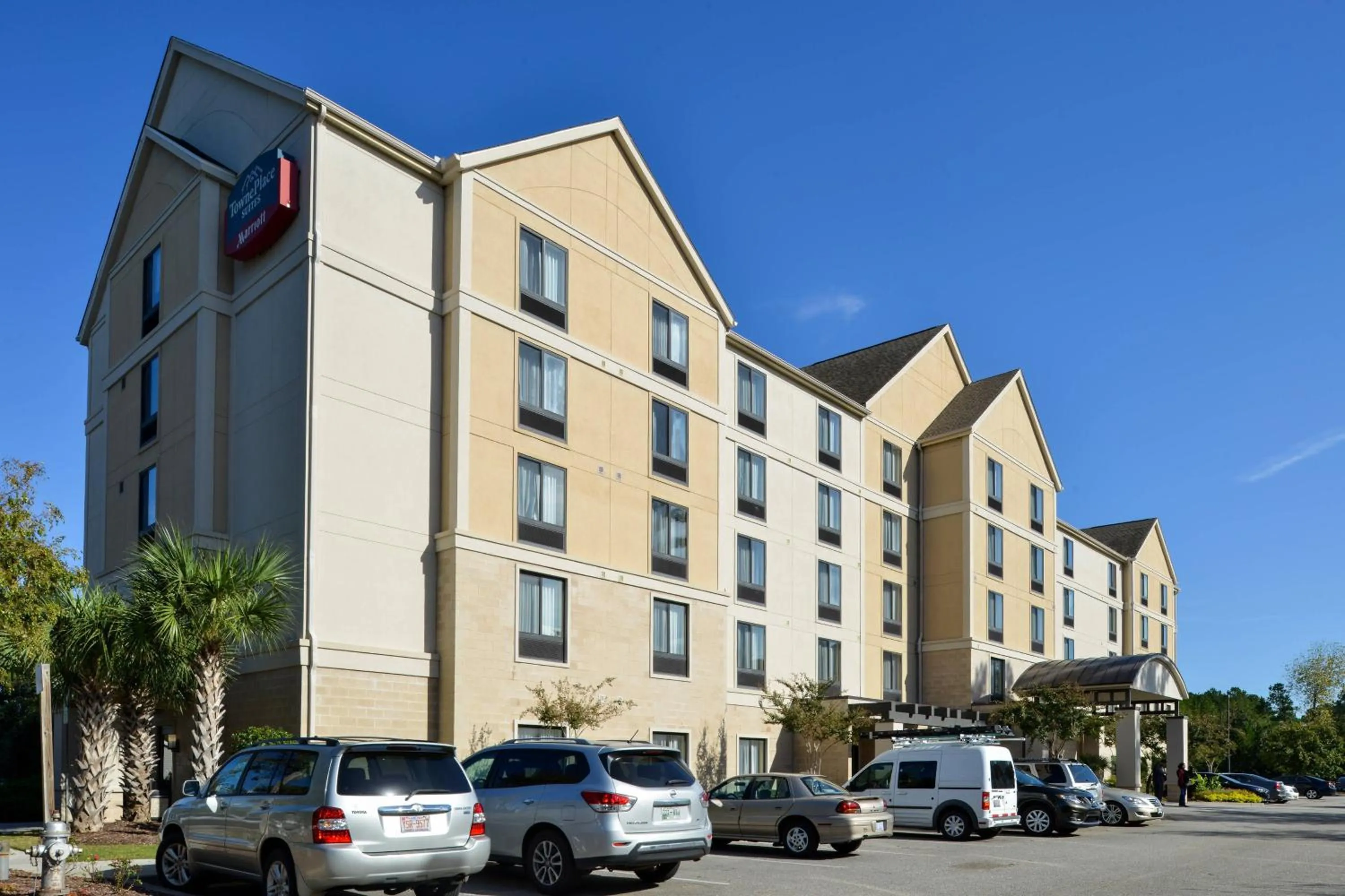 Property building in TownePlace Suites Wilmington Wrightsville Beach