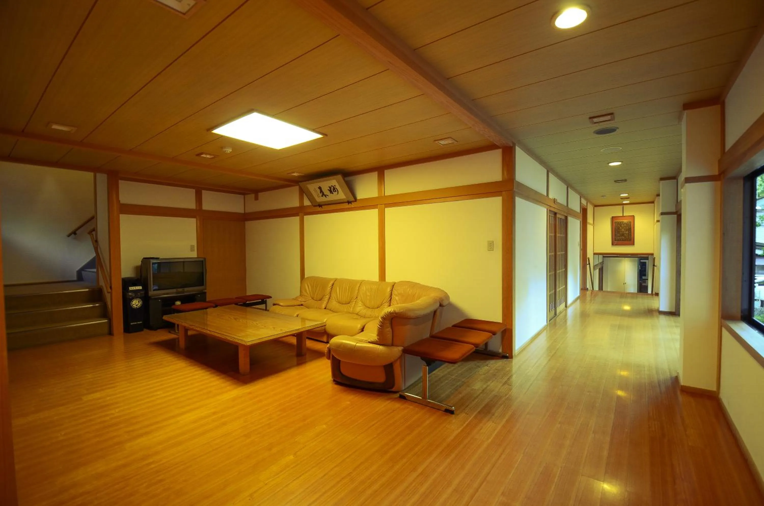 Communal lounge/ TV room in 高野山 宿坊 不動院 -Koyasan Shukubo Fudoin-
