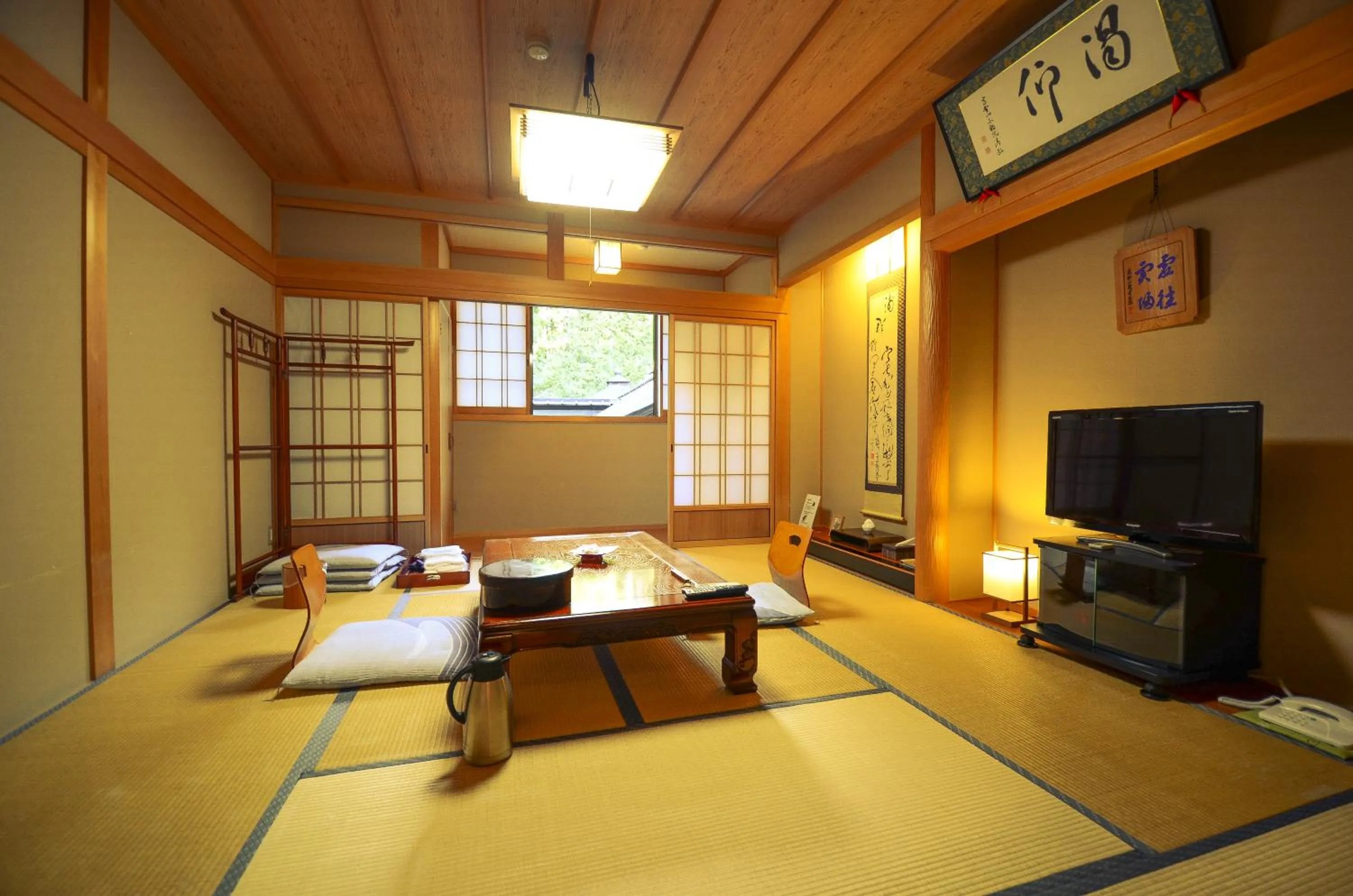 Photo of the whole room, Bed in 高野山 宿坊 不動院 -Koyasan Shukubo Fudoin-