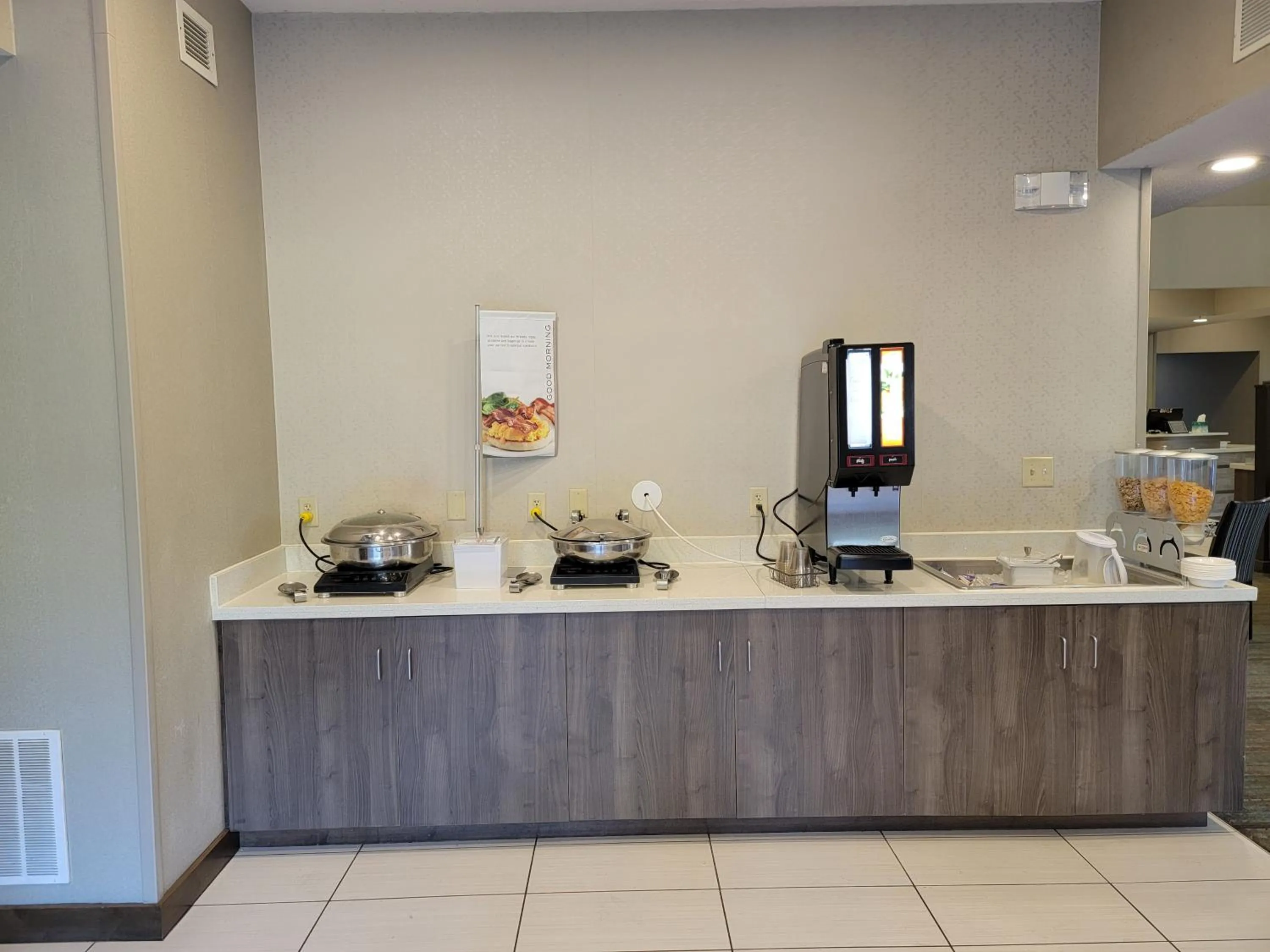 Breakfast in Residence Inn Indianapolis Airport