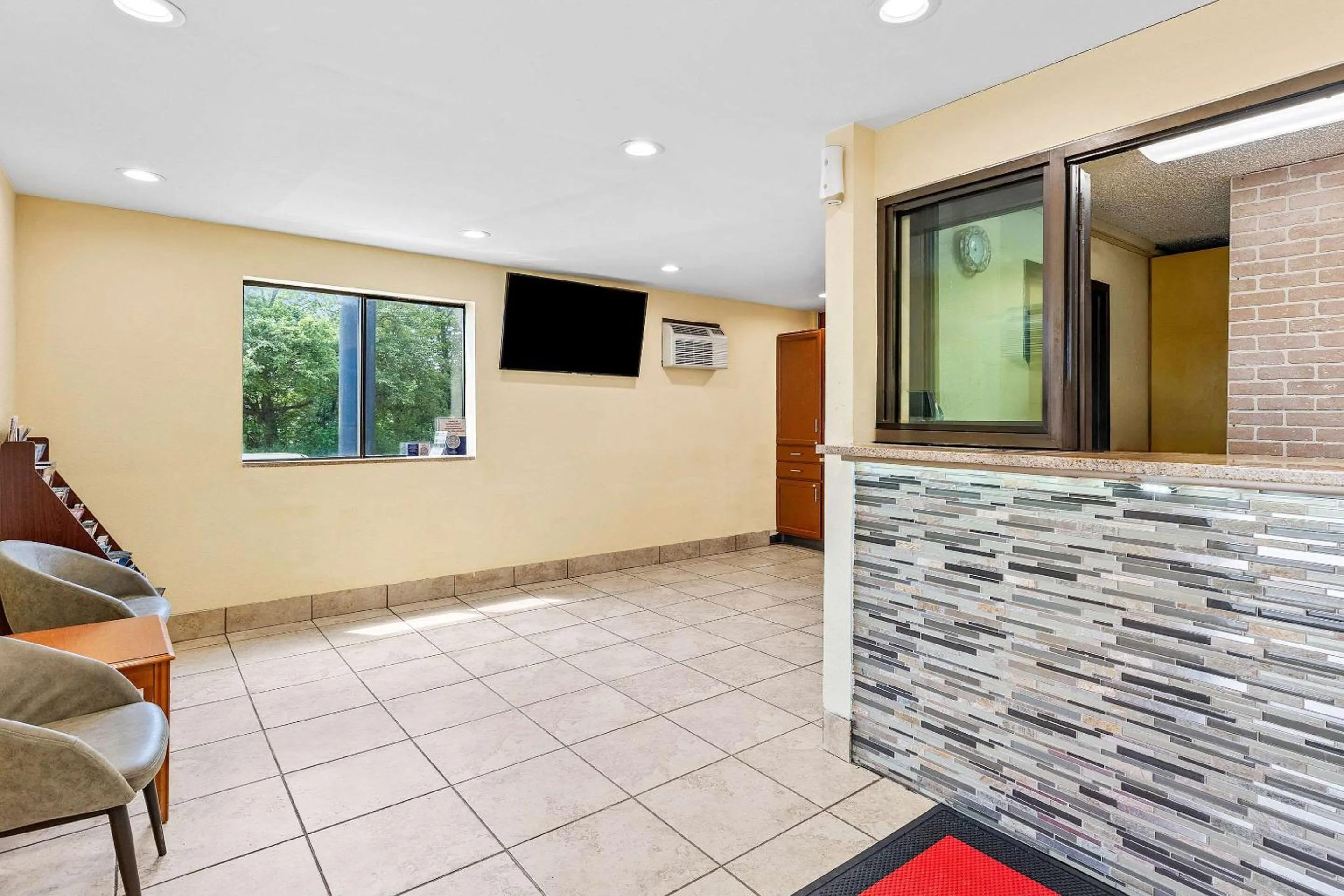 Lobby or reception in Econo Lodge Akron Copley Northwest