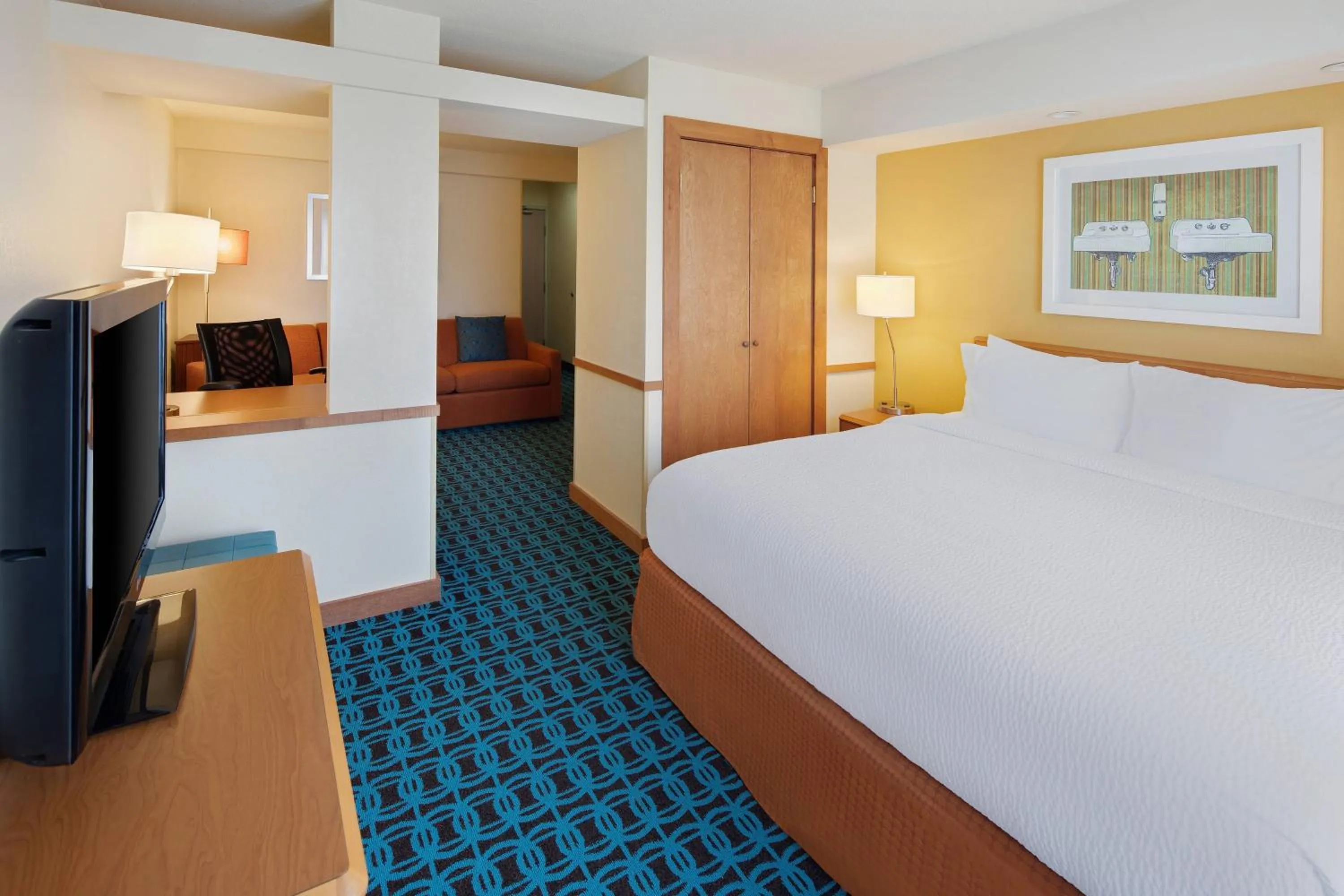 Photo of the whole room, Bed in Fairfield Inn & Suites Indianapolis Airport