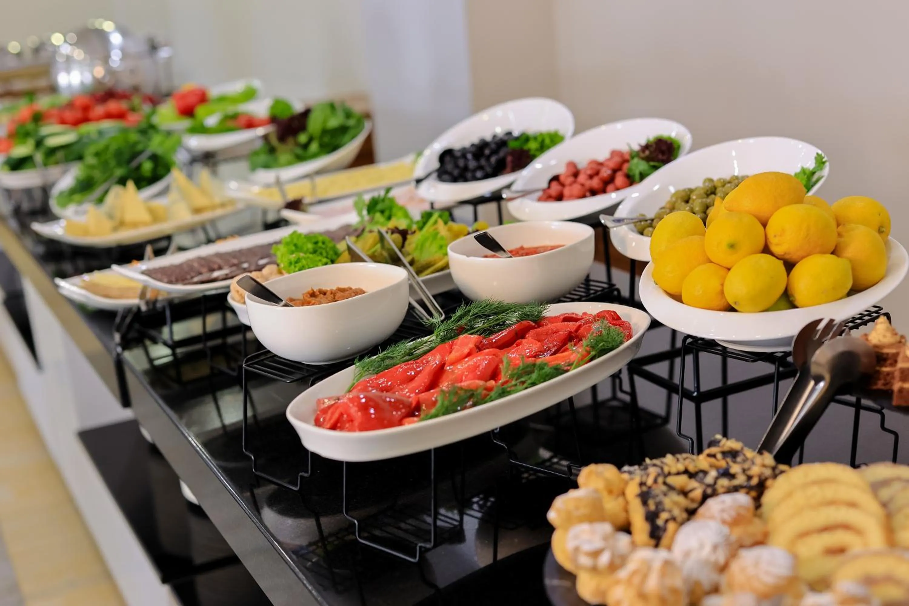 Restaurant/places to eat in Armenia Hotel