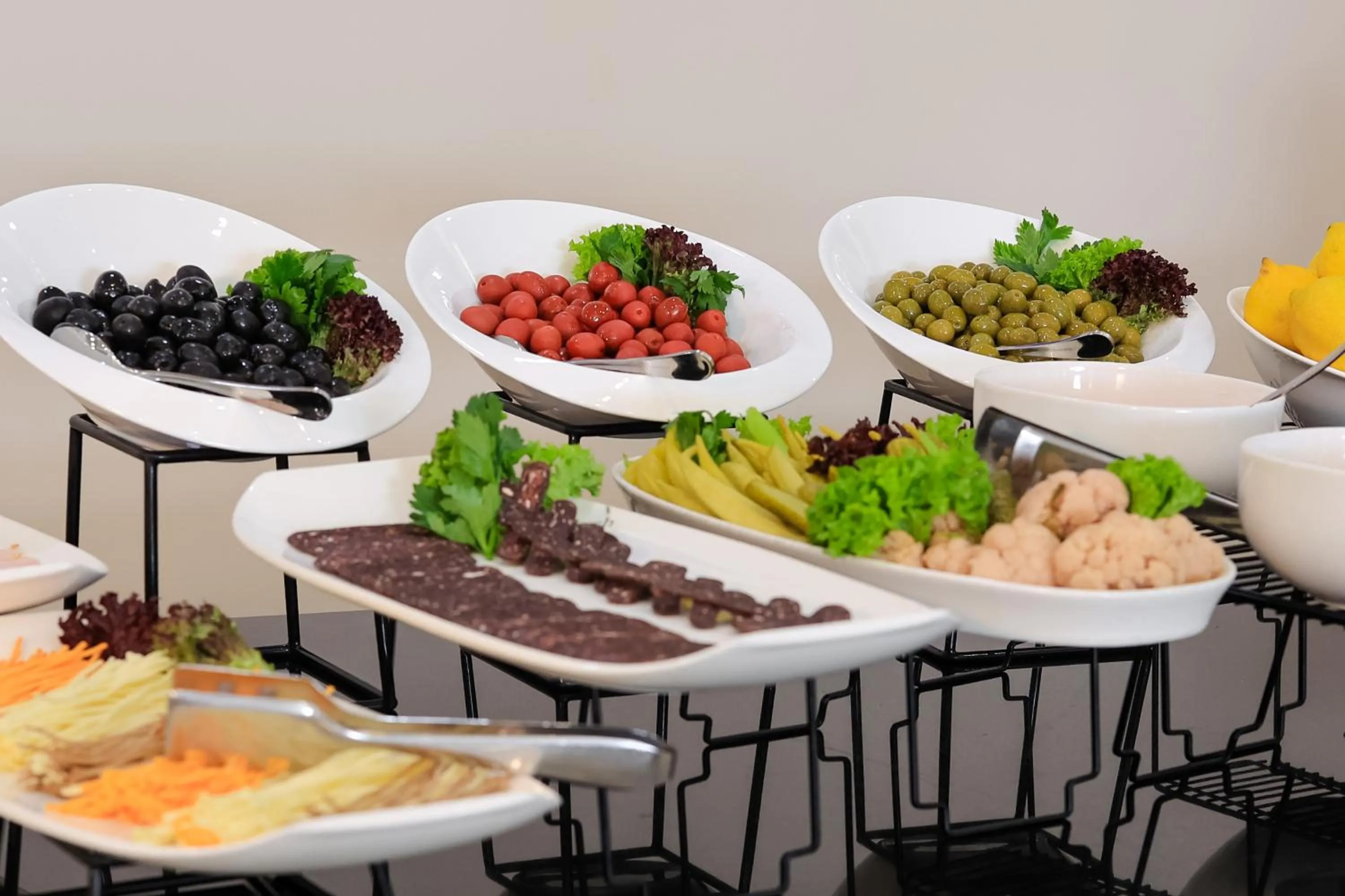 Restaurant/places to eat in Armenia Hotel