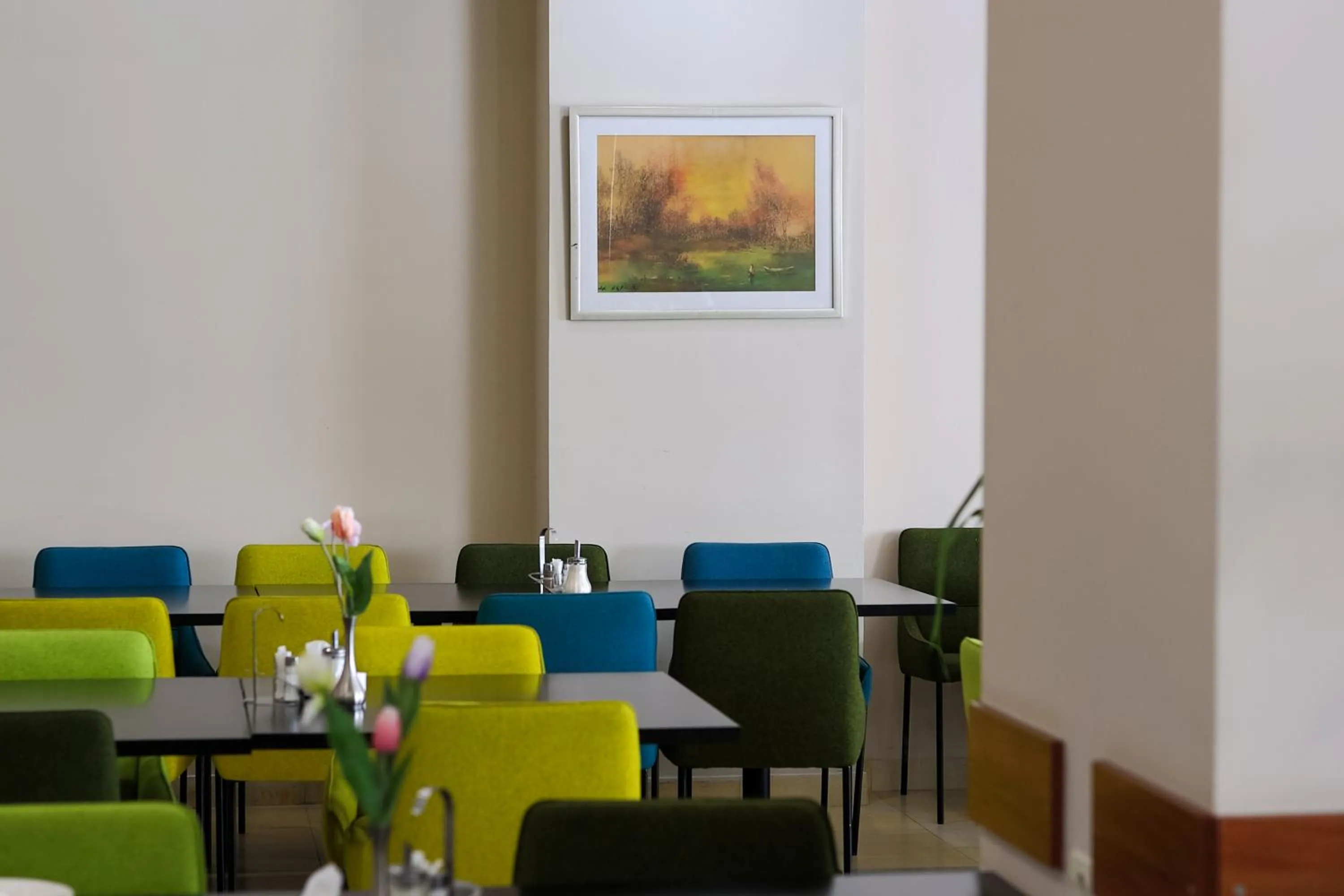 Restaurant/places to eat in Armenia Hotel