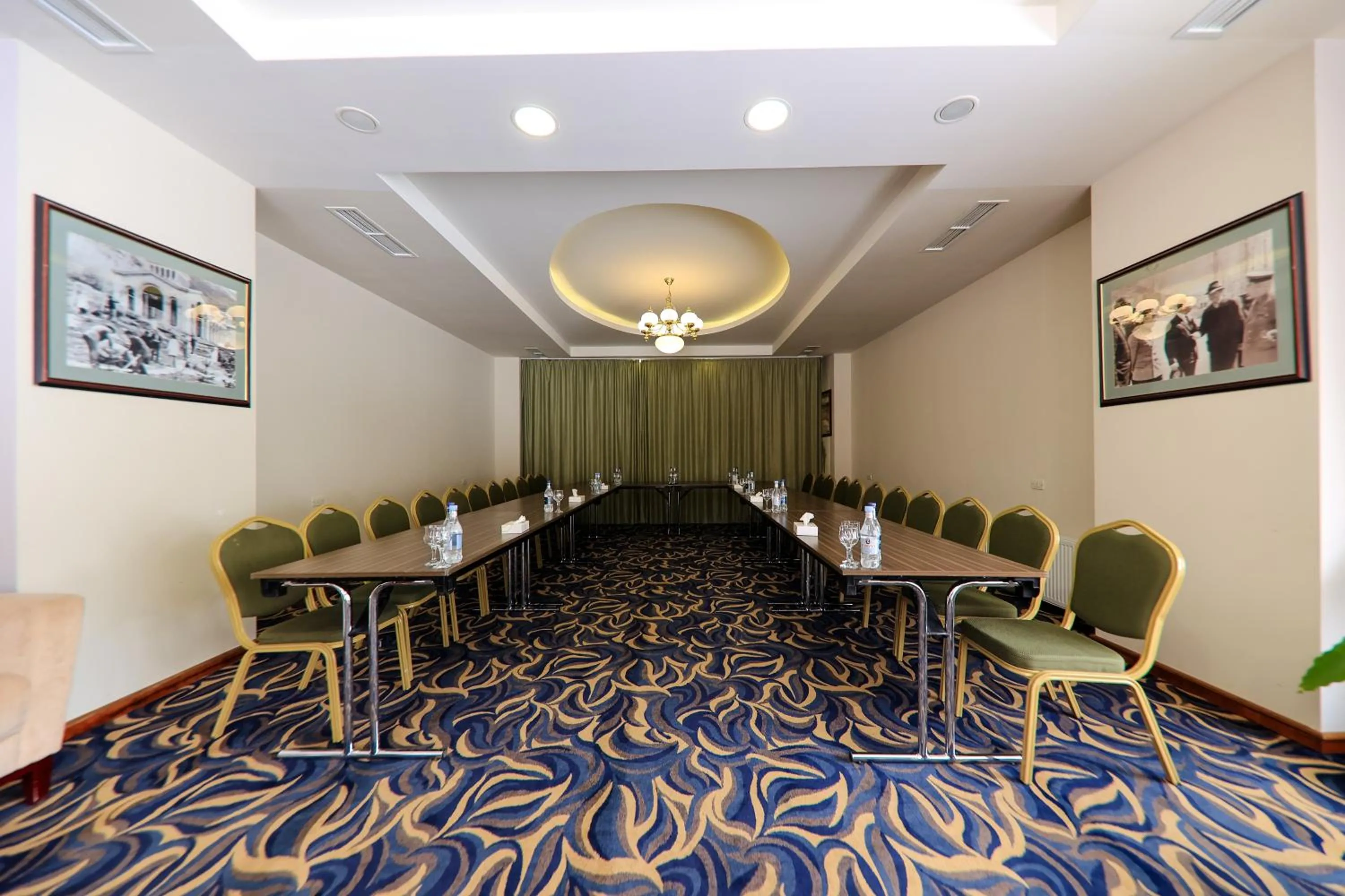 Meeting/conference room in Armenia Hotel