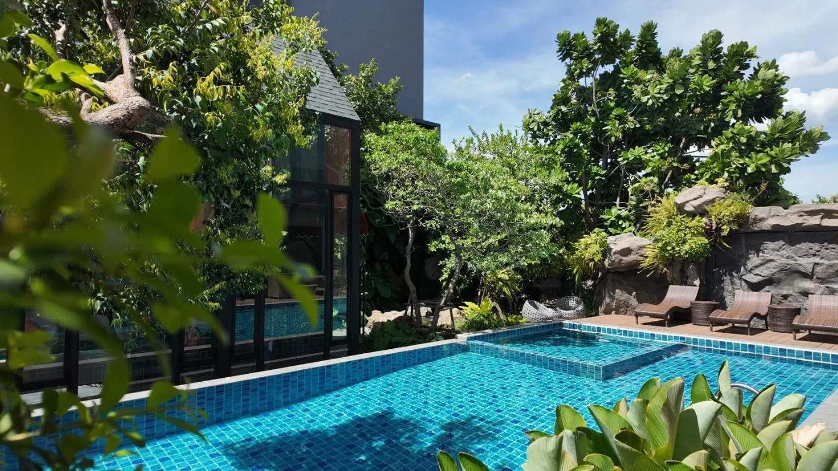 Swimming pool in Bangkok Boutique Resort Rangsit