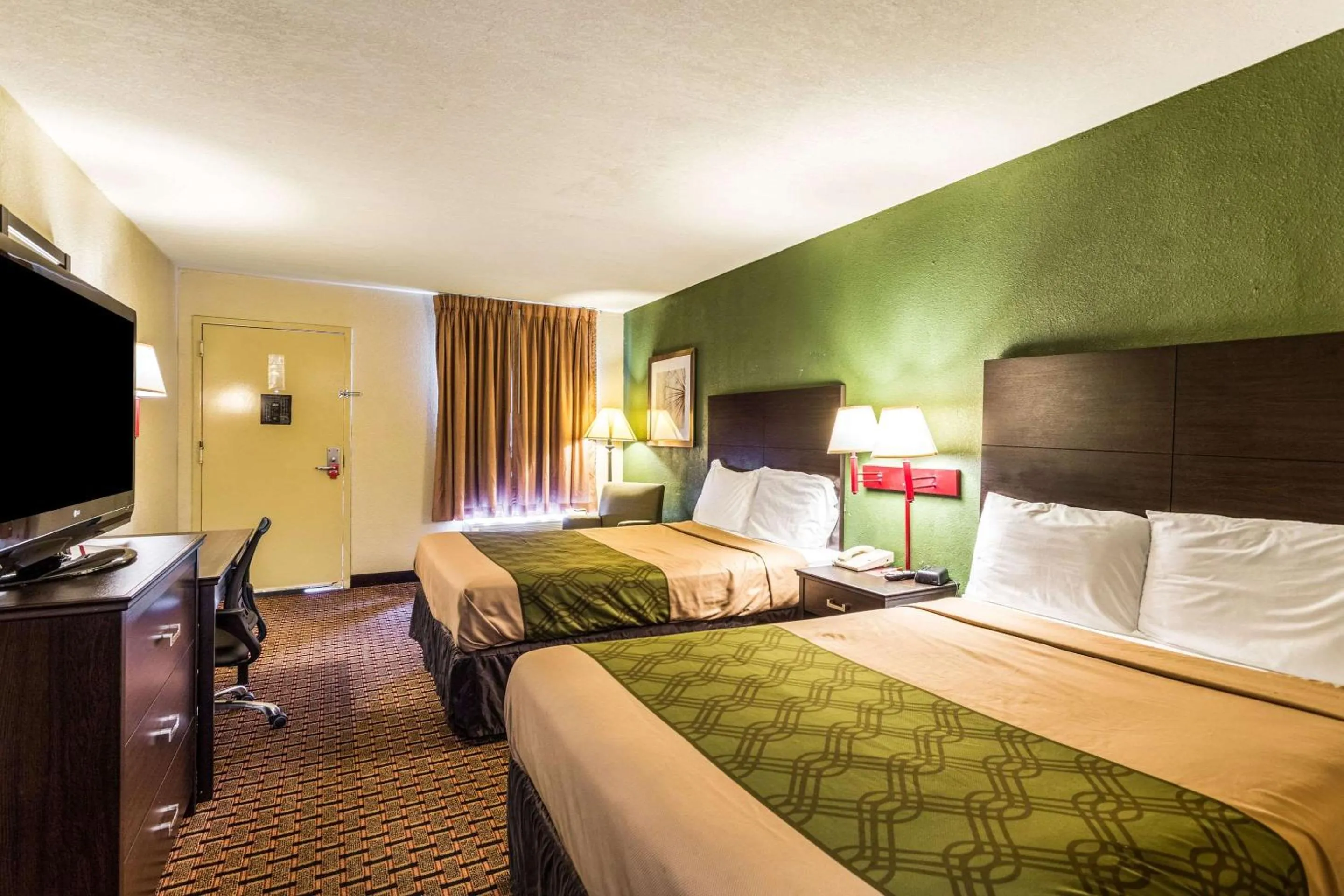 Photo of the whole room in Econo Lodge - Oxmoor