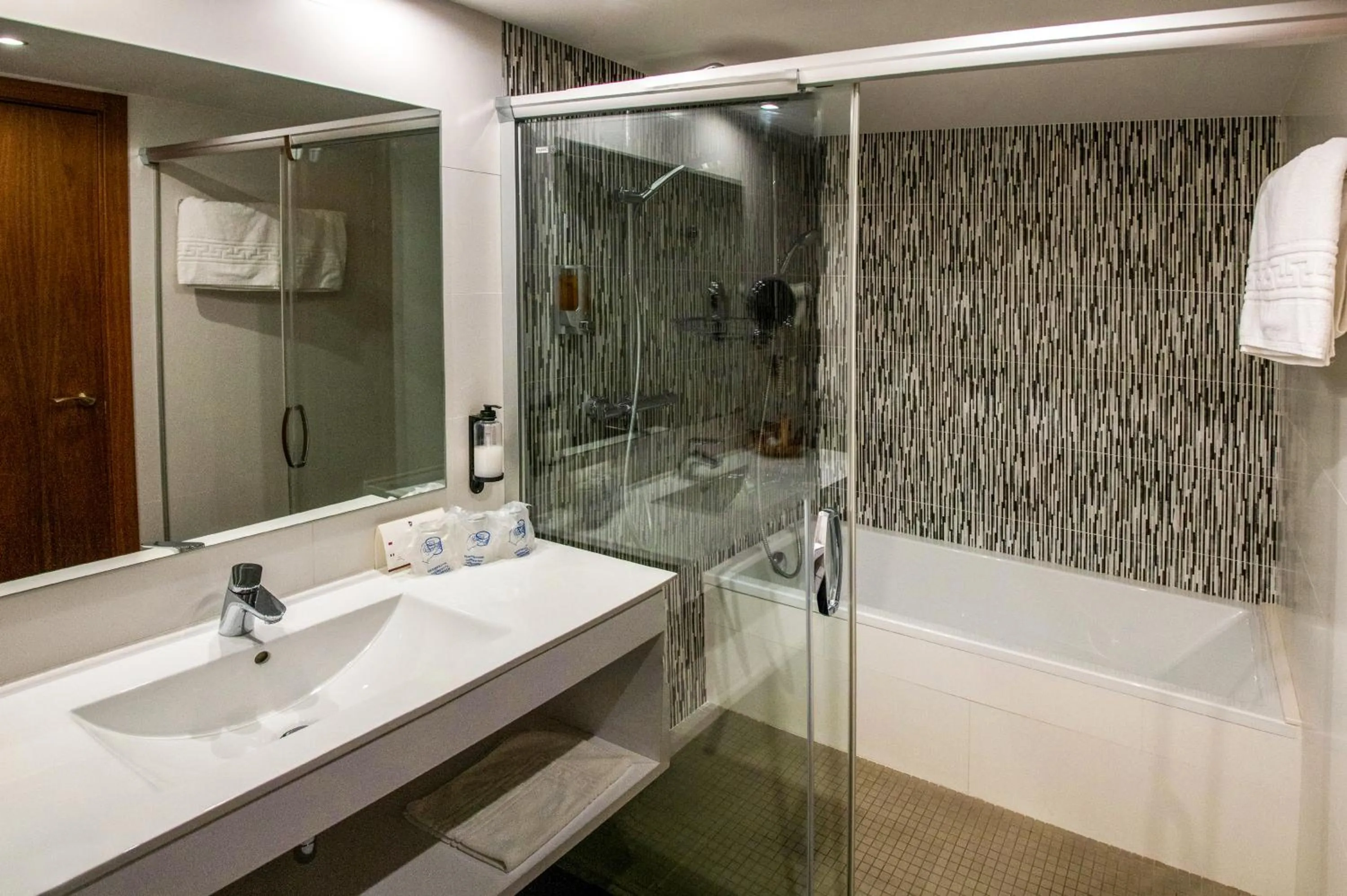 Bathroom in Petit Palau - Adults Only