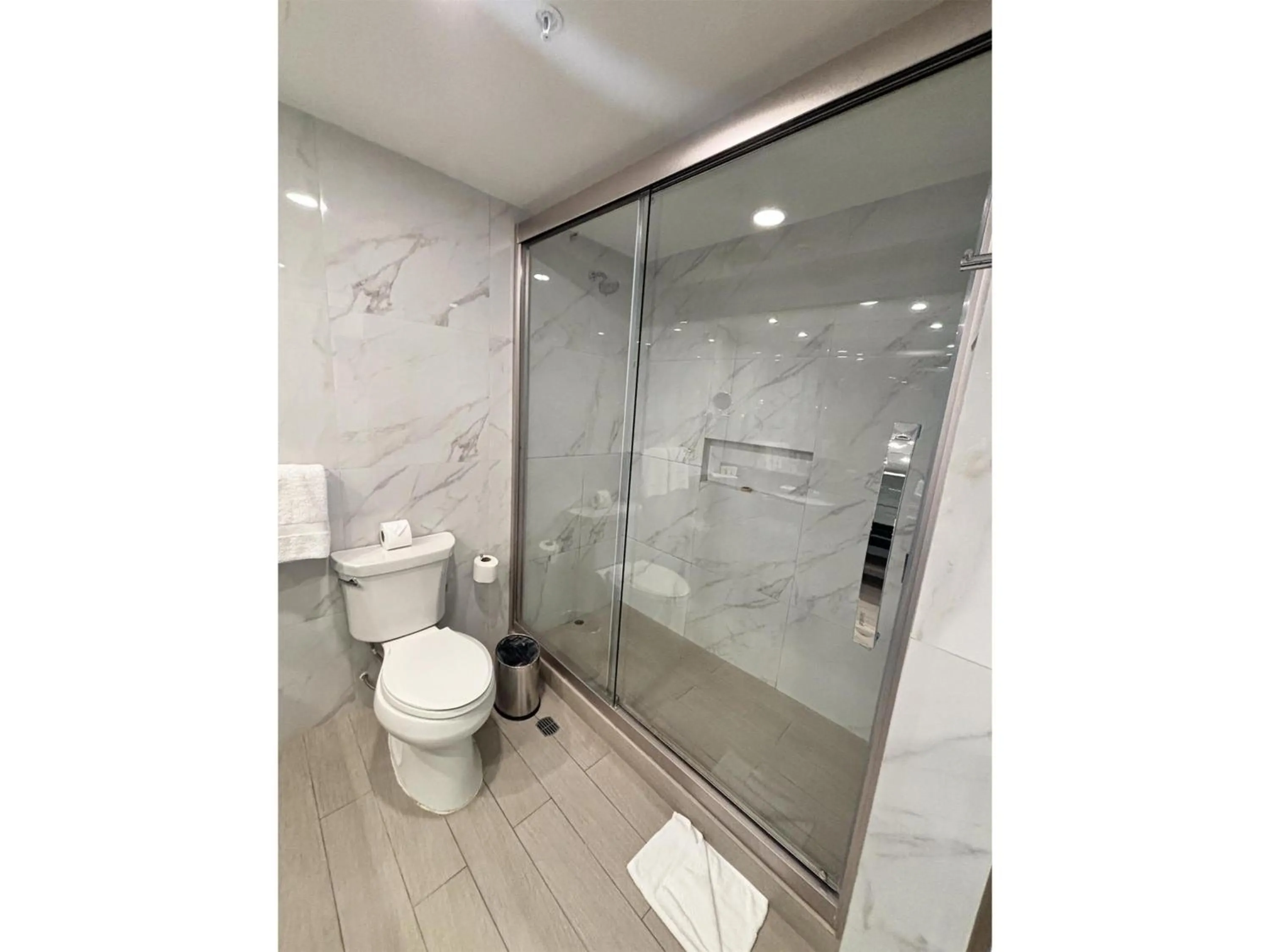 Bathroom in Best Western Plus Urban Larco Hotel