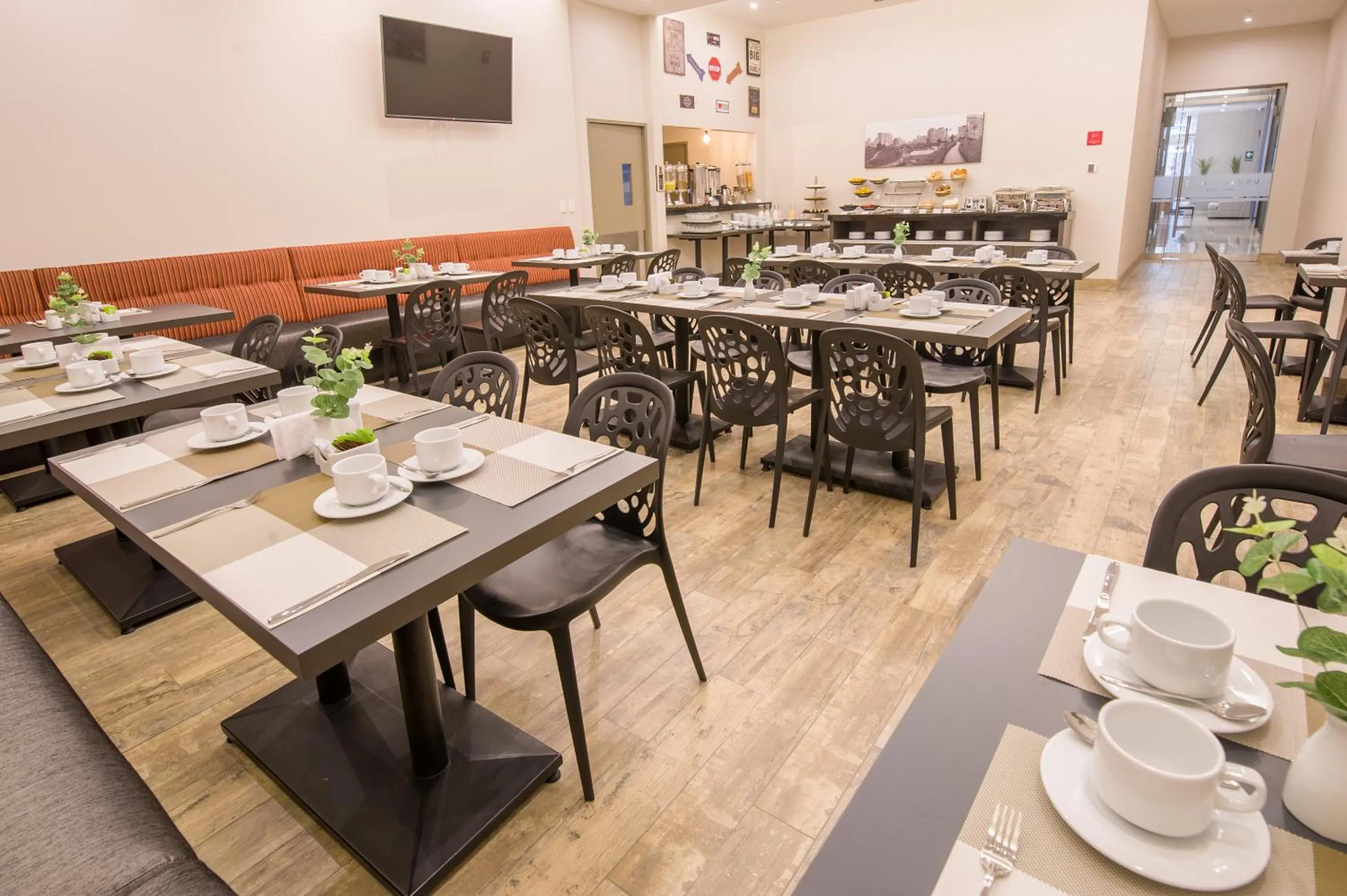 Restaurant/places to eat in Best Western Plus Urban Larco Hotel