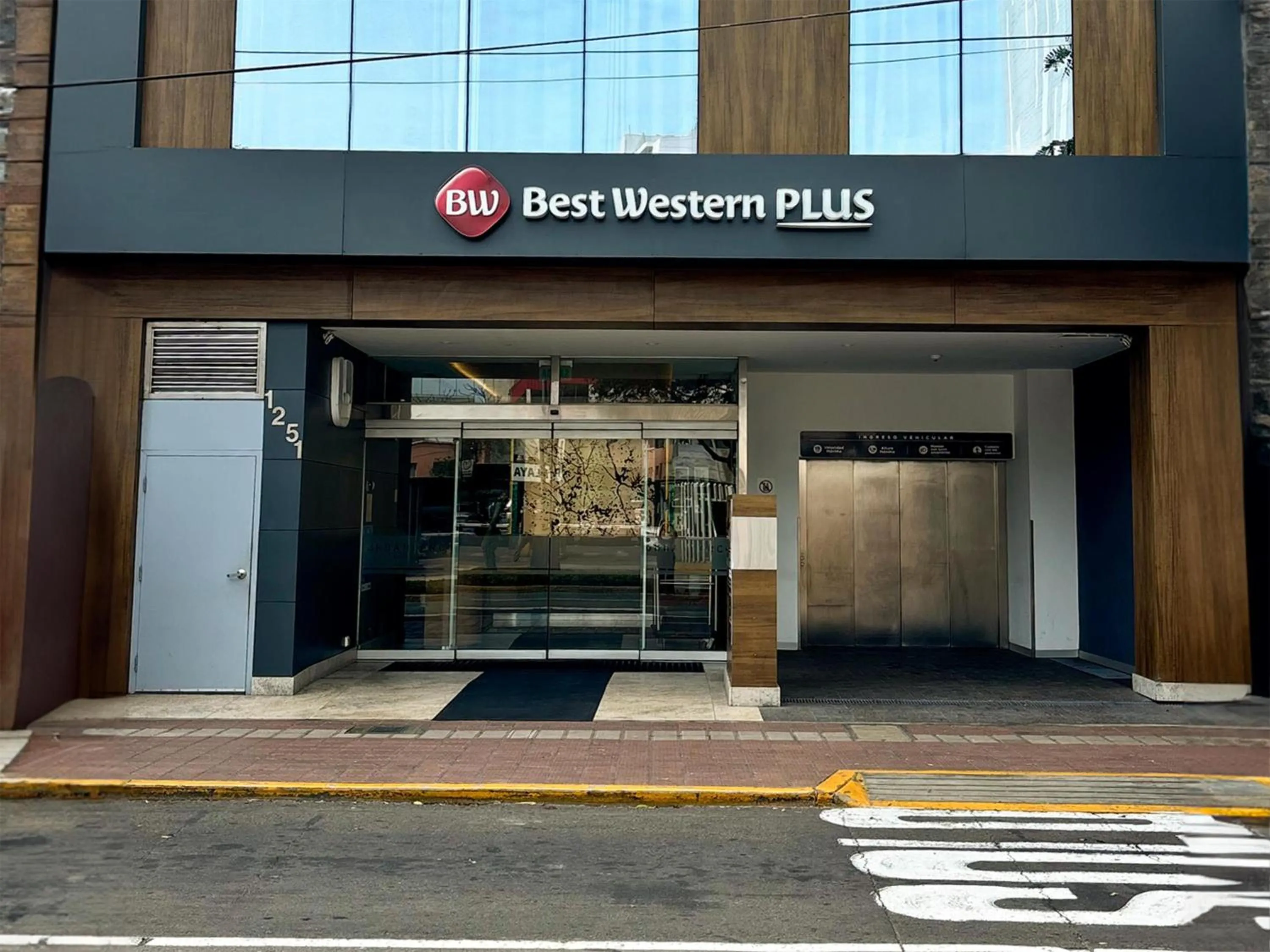 Property building in Best Western Plus Urban Larco Hotel