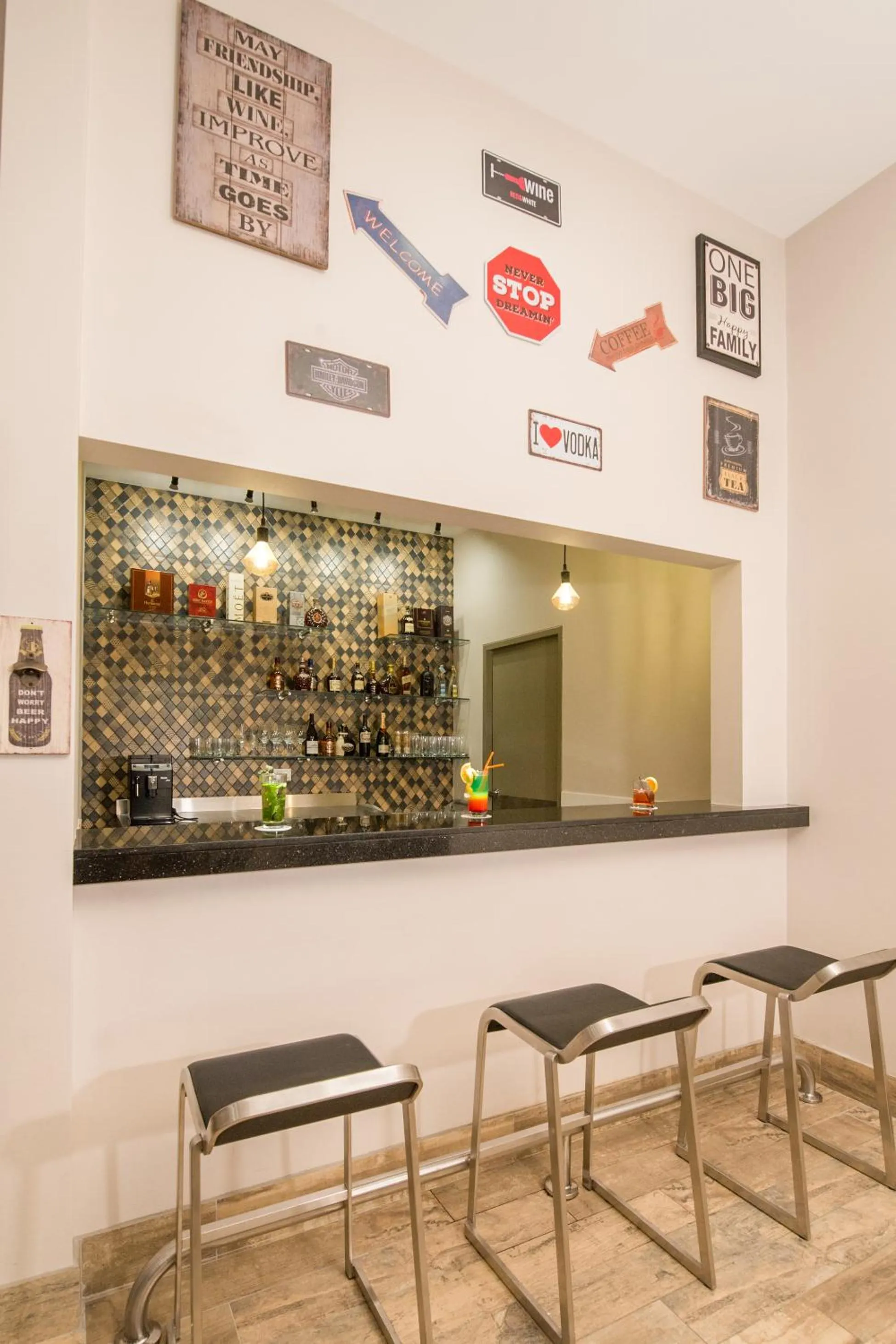 Restaurant/places to eat in Best Western Plus Urban Larco Hotel