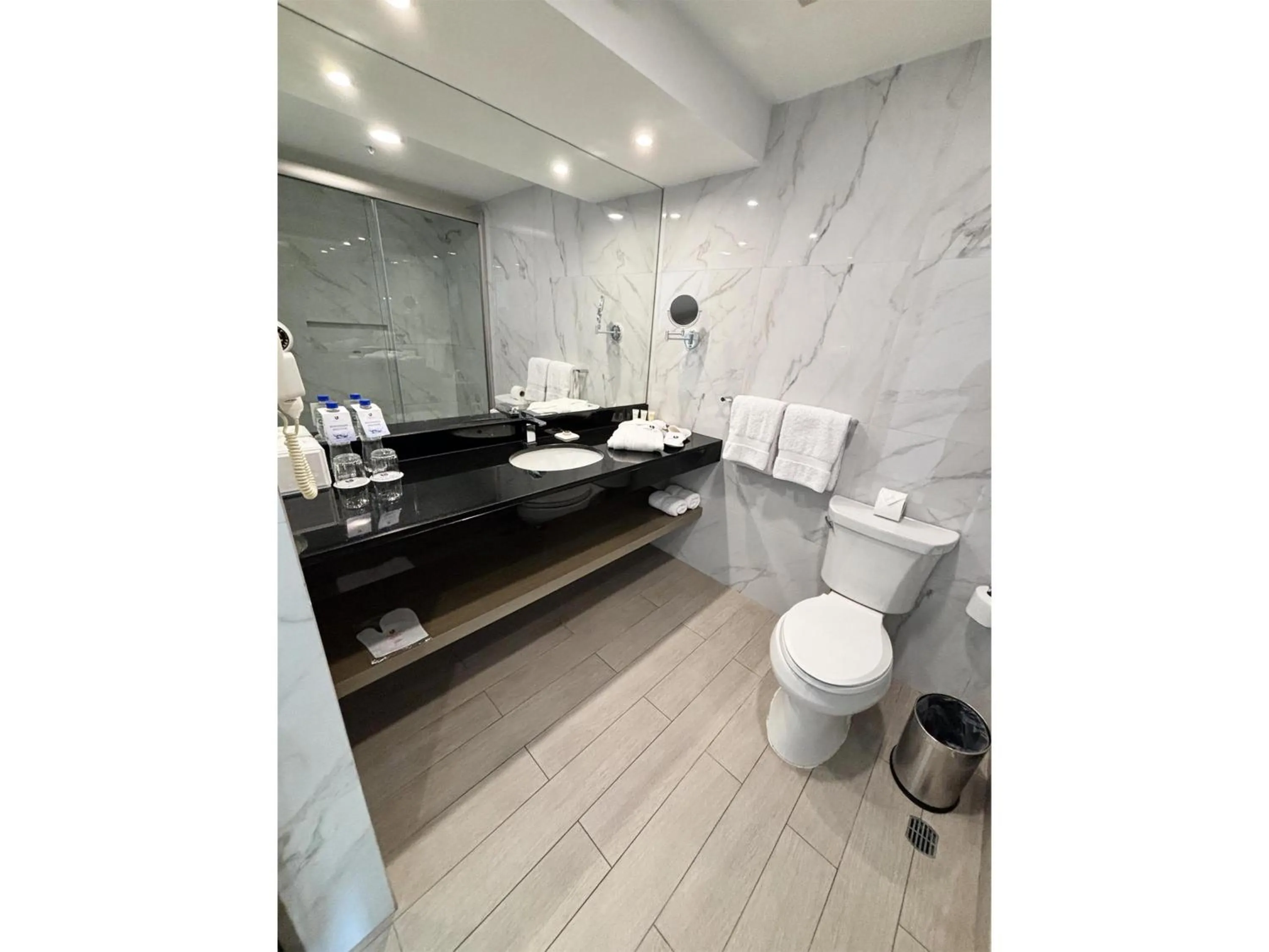 Bathroom in Best Western Plus Urban Larco Hotel