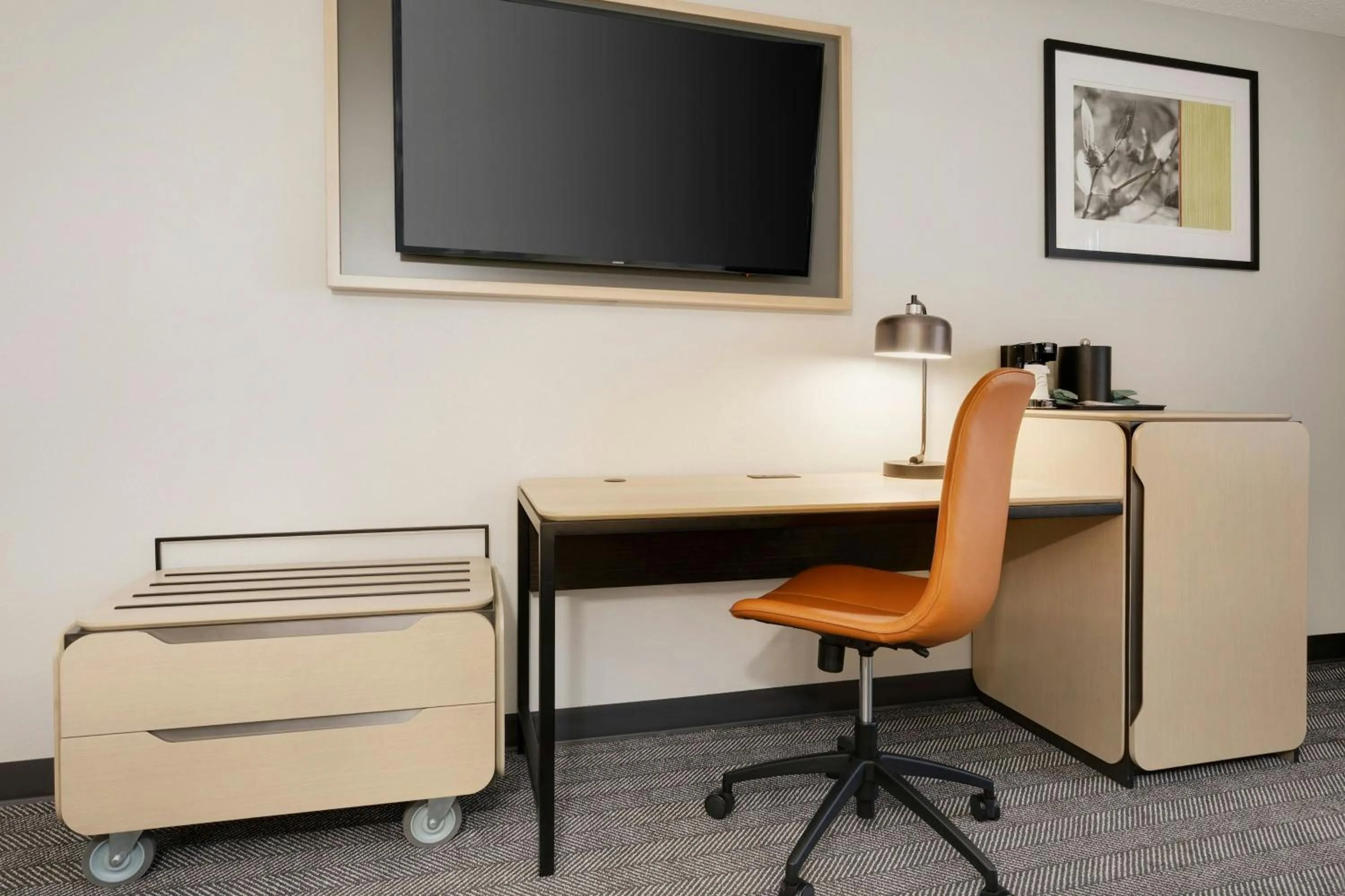 Photo of the whole room in Courtyard by Marriott Indianapolis South