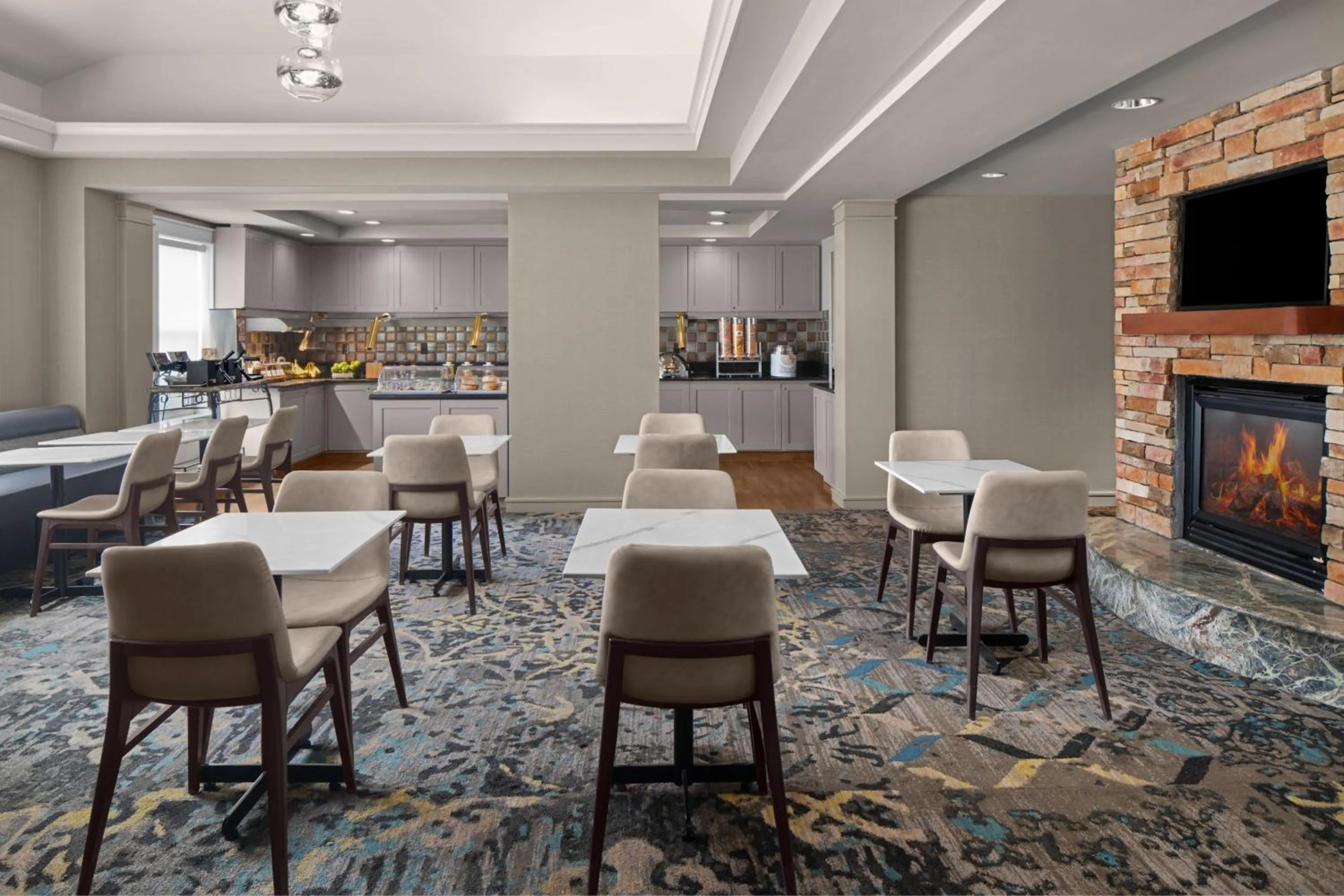 Restaurant/places to eat in Residence Inn Long Island Holtsville